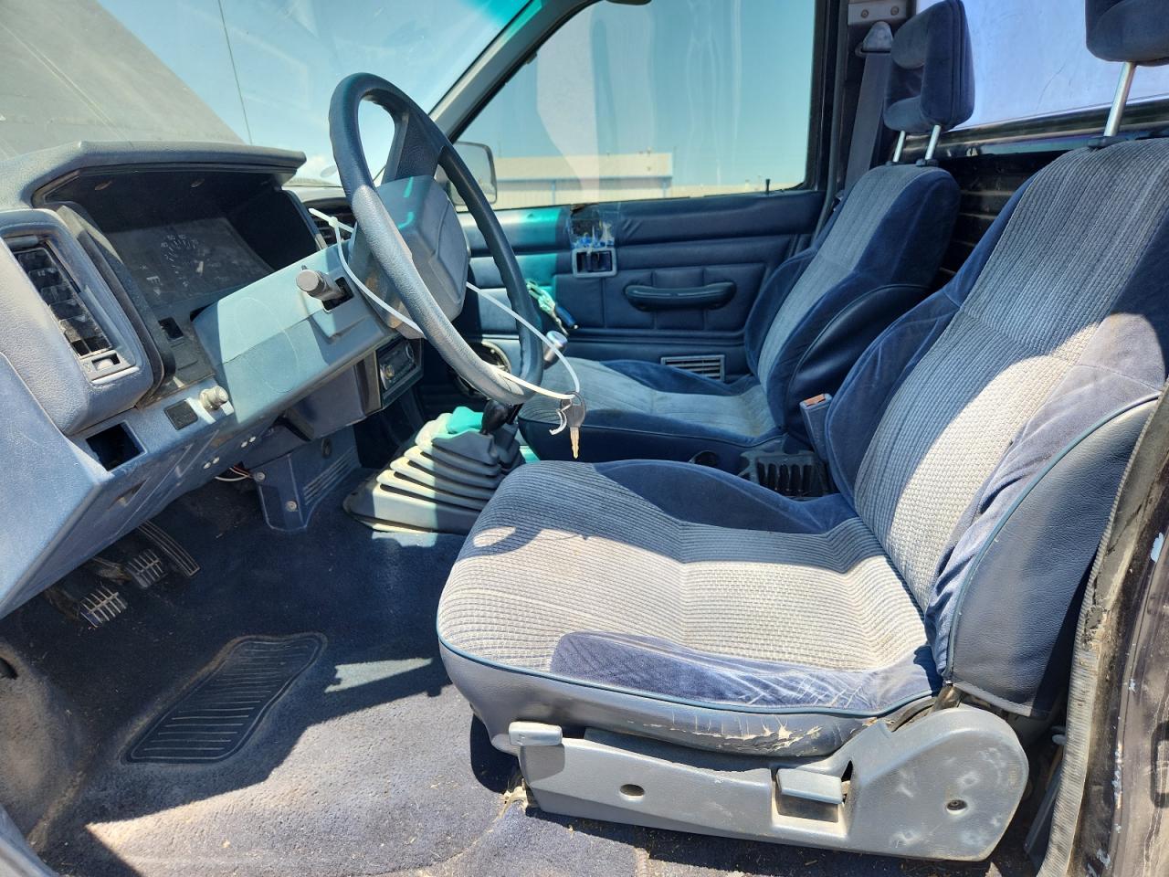 1990 Nissan D21 Short Bed Gray vin: 1N6SD11Y0LC334262