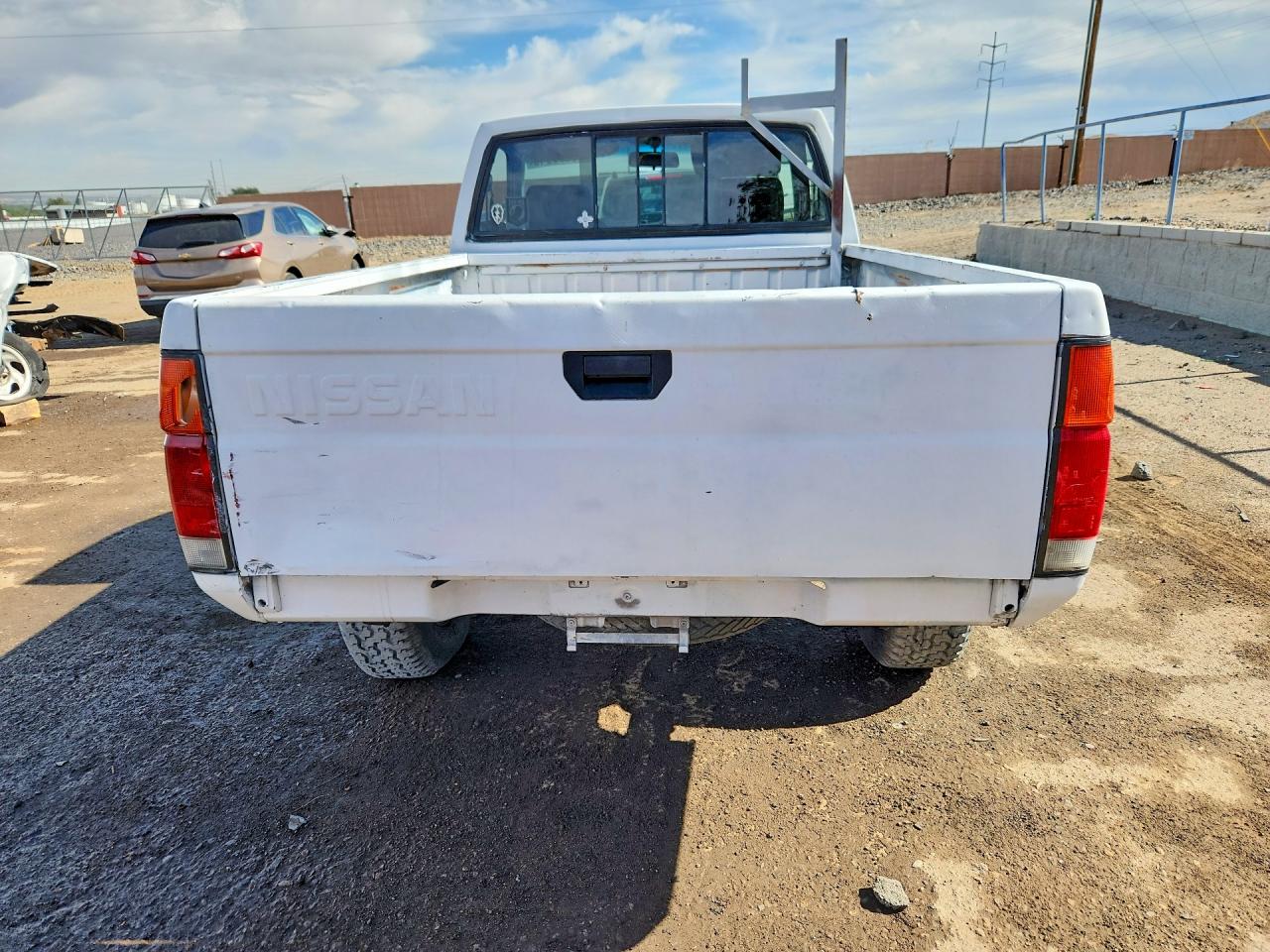1990 Nissan D21 Short Bed White vin: 1N6SD11Y2LC325966