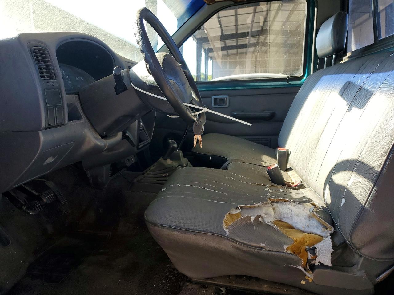 1996 Nissan Truck Xe Green vin: 1N6SD11Y3TC359737
