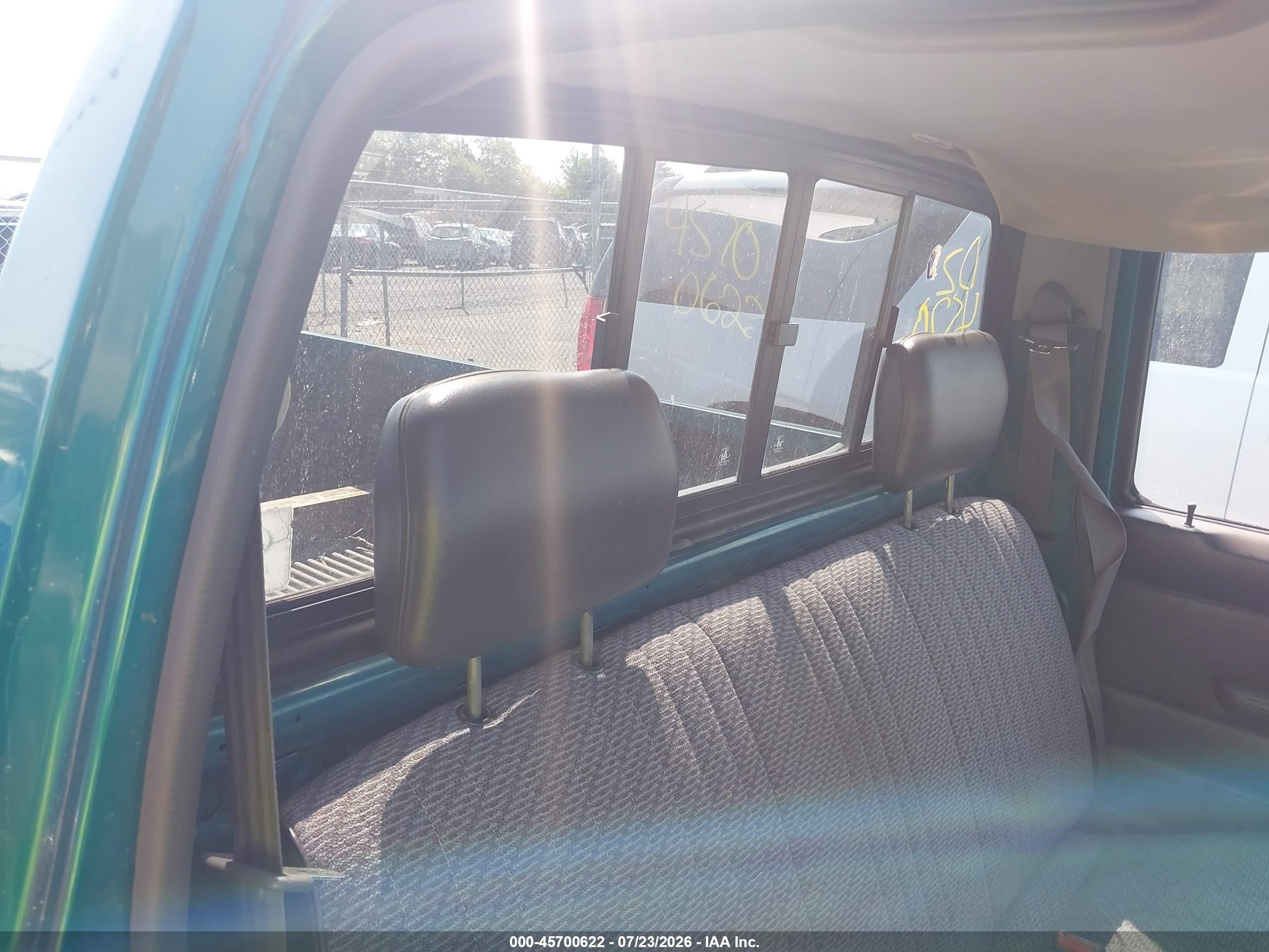1997 Nissan 4x4 Truck Xe Green vin: 1N6SD11Y3VC347932