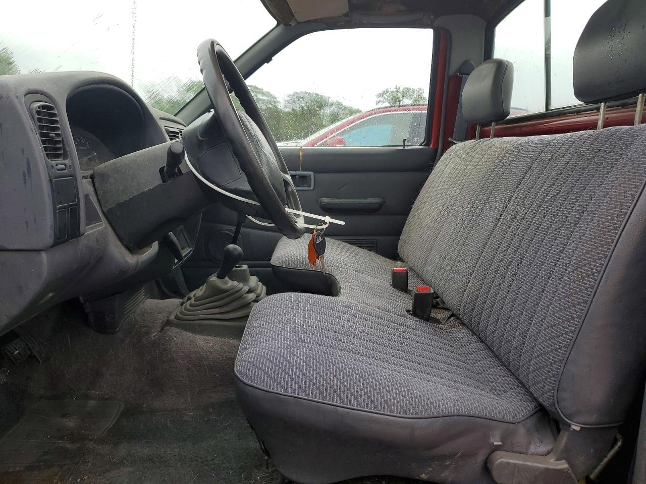 1997 Nissan Pickup Orange vin: 1N6SD11Y3VC351575