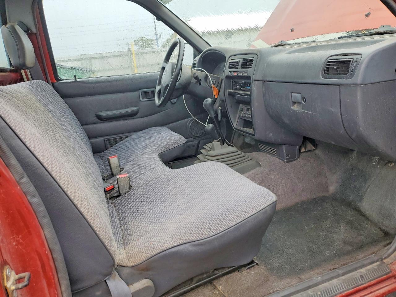 1997 Nissan Pickup Orange vin: 1N6SD11Y3VC351575