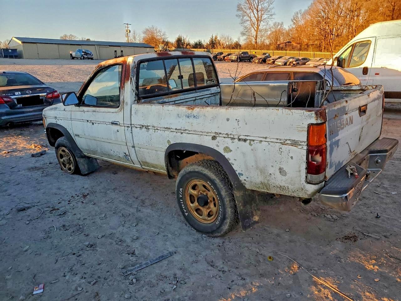 1990 Nissan D21 Short Bed White vin: 1N6SD11Y7LC314302