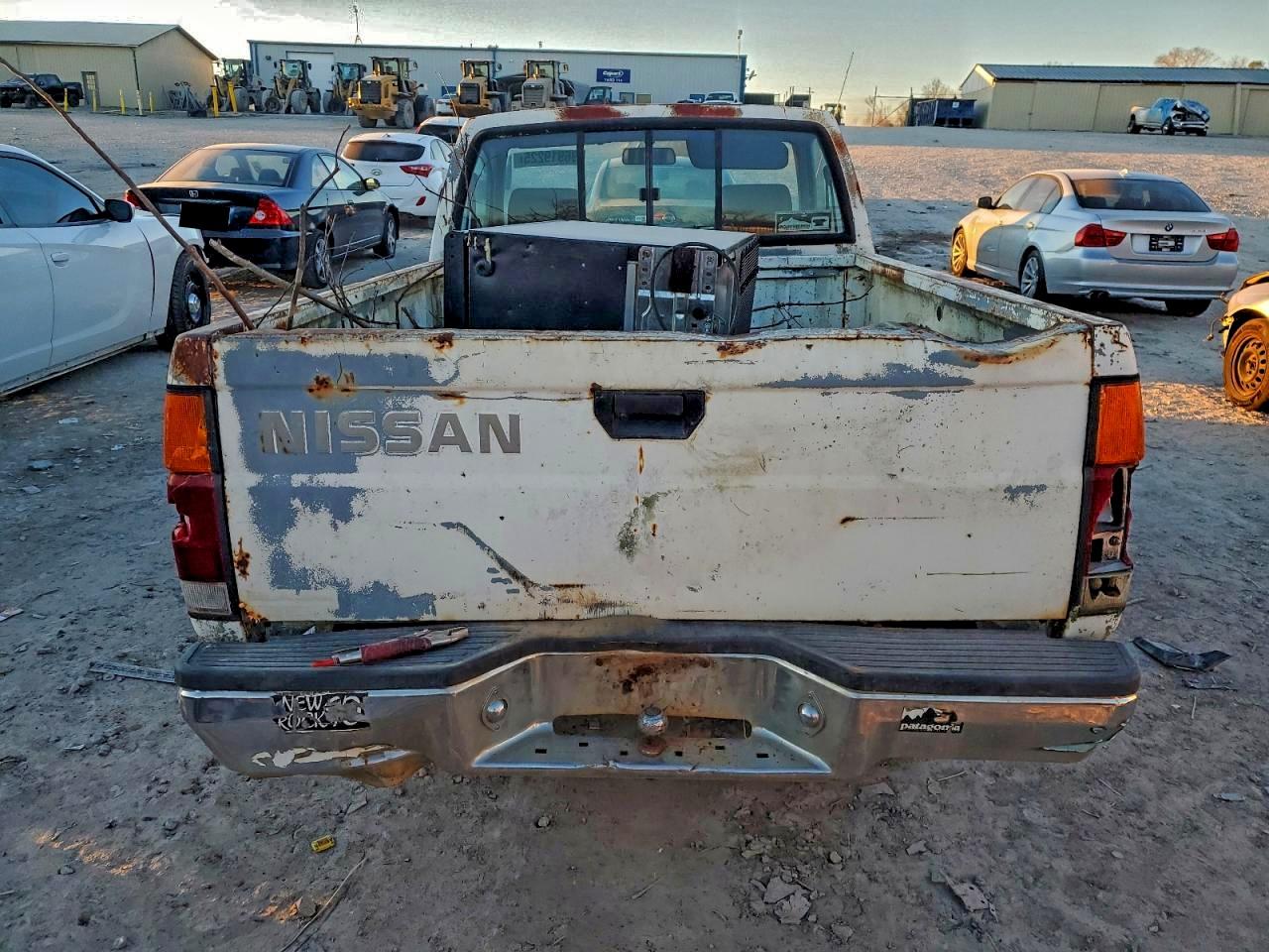 1990 Nissan D21 Short Bed White vin: 1N6SD11Y7LC314302