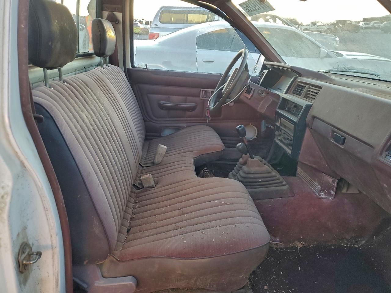 1990 Nissan D21 Short Bed White vin: 1N6SD11Y7LC314302
