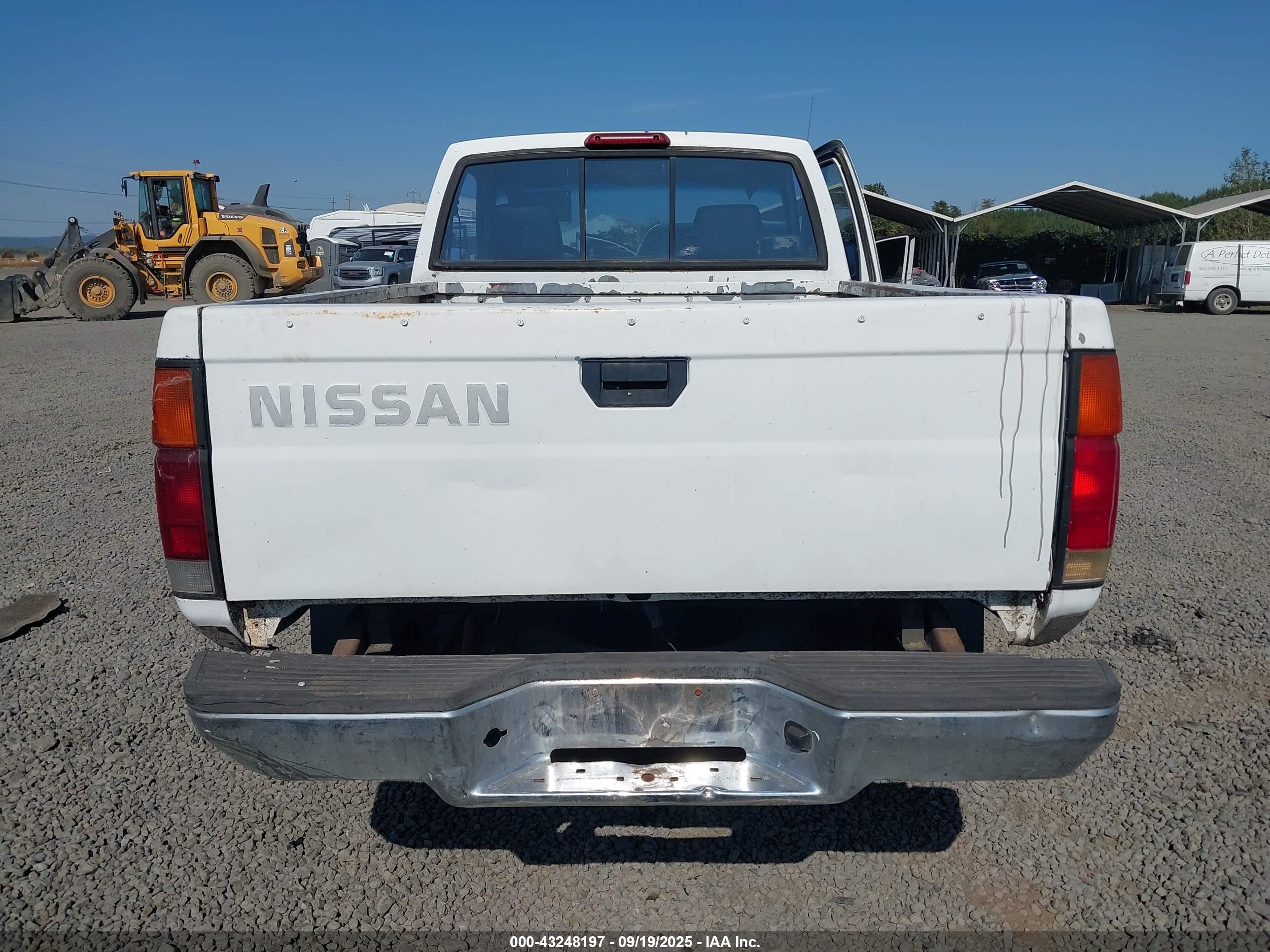 1996 Nissan Truck Xe White vin: 1N6SD11Y7TC357375