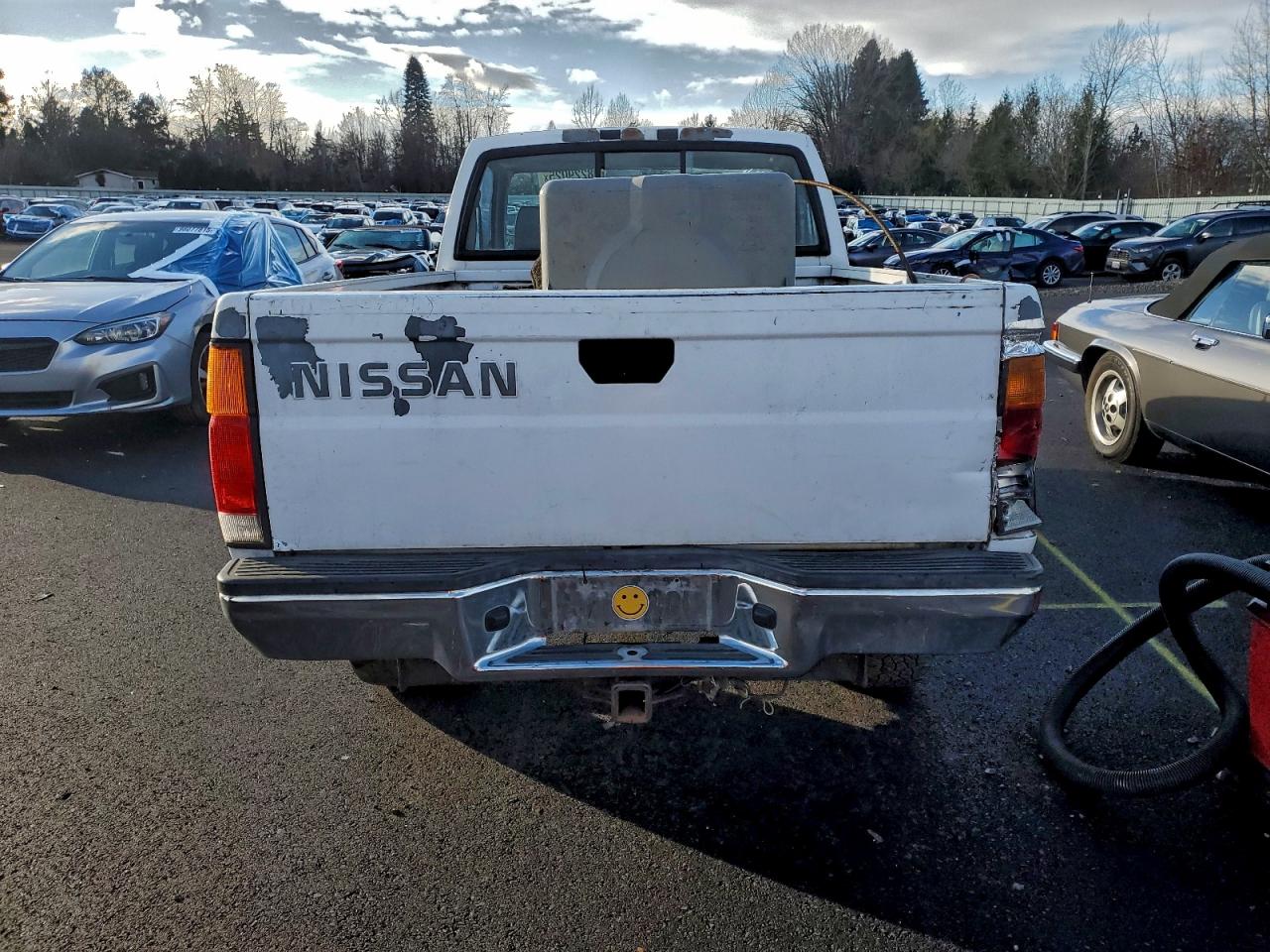 1997 Nissan Truck Xe White vin: 1N6SD11Y7VC372123