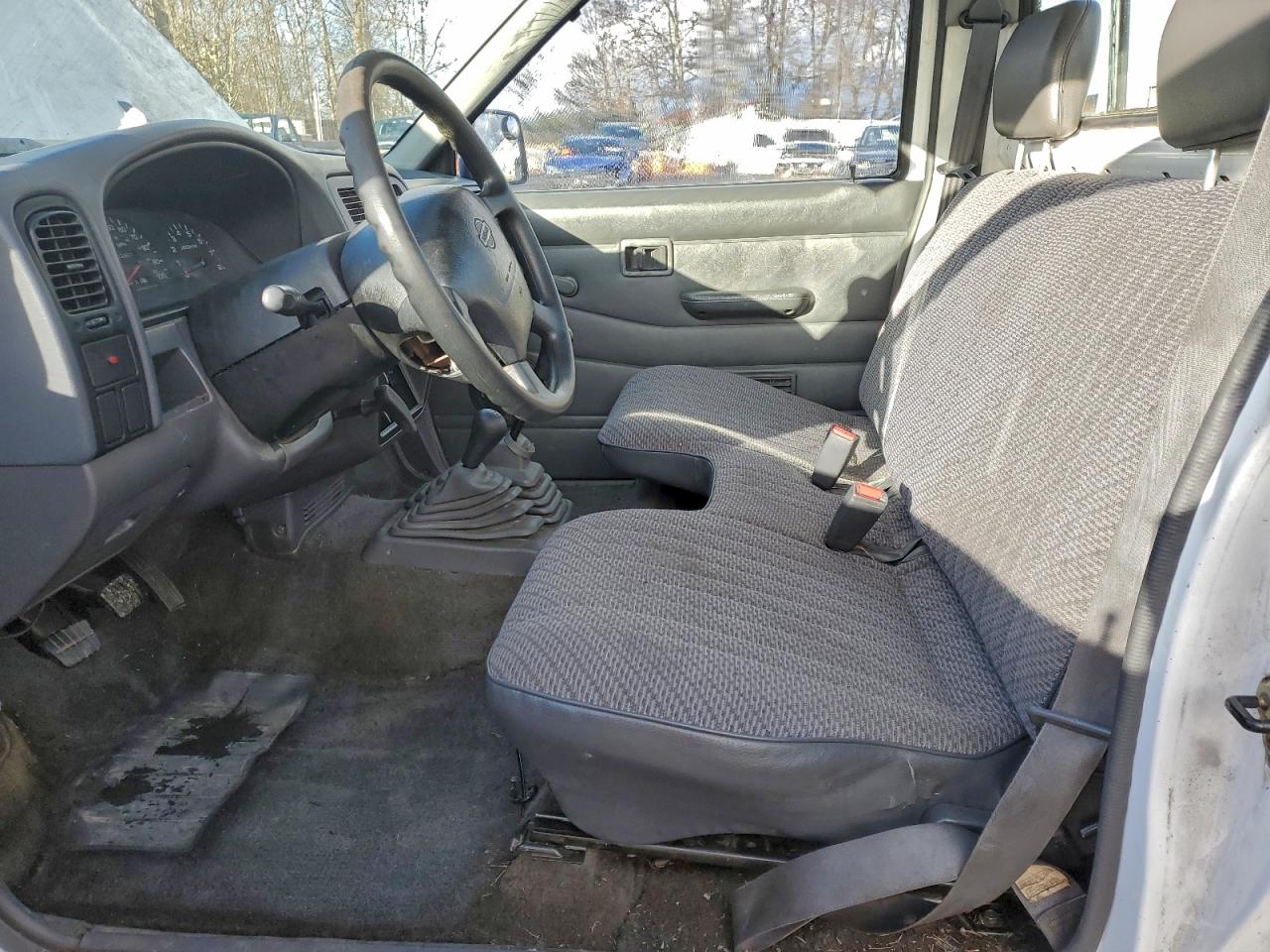 1997 Nissan Truck Xe White vin: 1N6SD11Y7VC372123