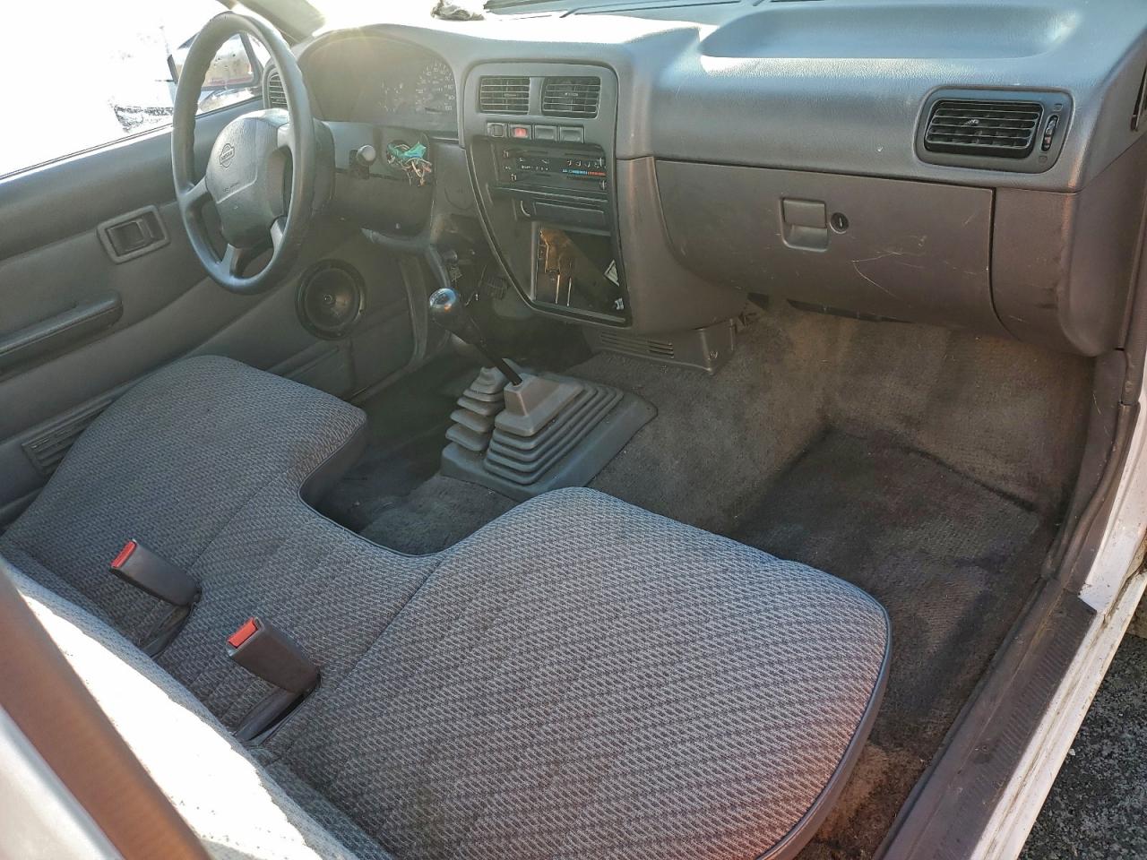 1997 Nissan Truck Xe White vin: 1N6SD11Y7VC372123