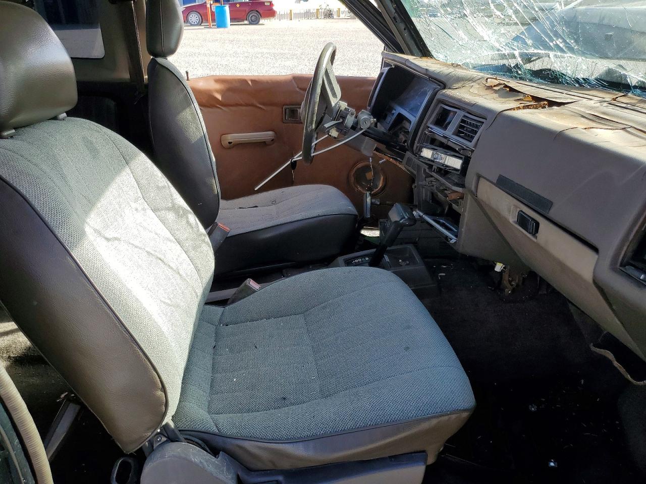 1991 Nissan Truck King Cab Burgundy vin: 1N6SD16S2MC330803