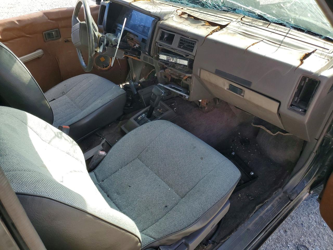 1991 Nissan Truck King Cab Burgundy vin: 1N6SD16S2MC330803