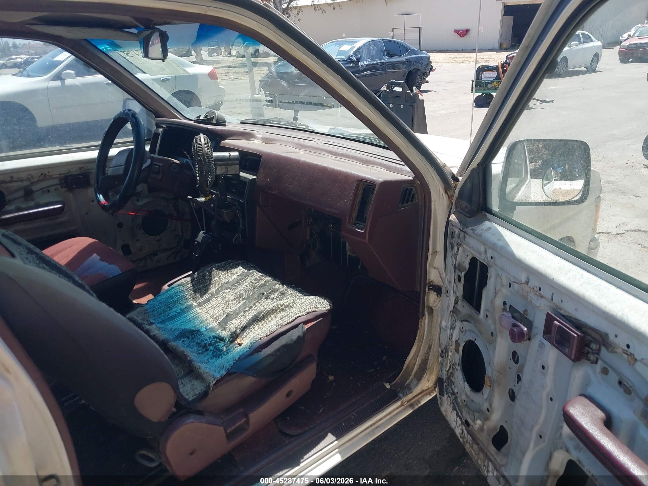 1990 Nissan D21 King Cab Белый vin: 1N6SD16S5LC324363
