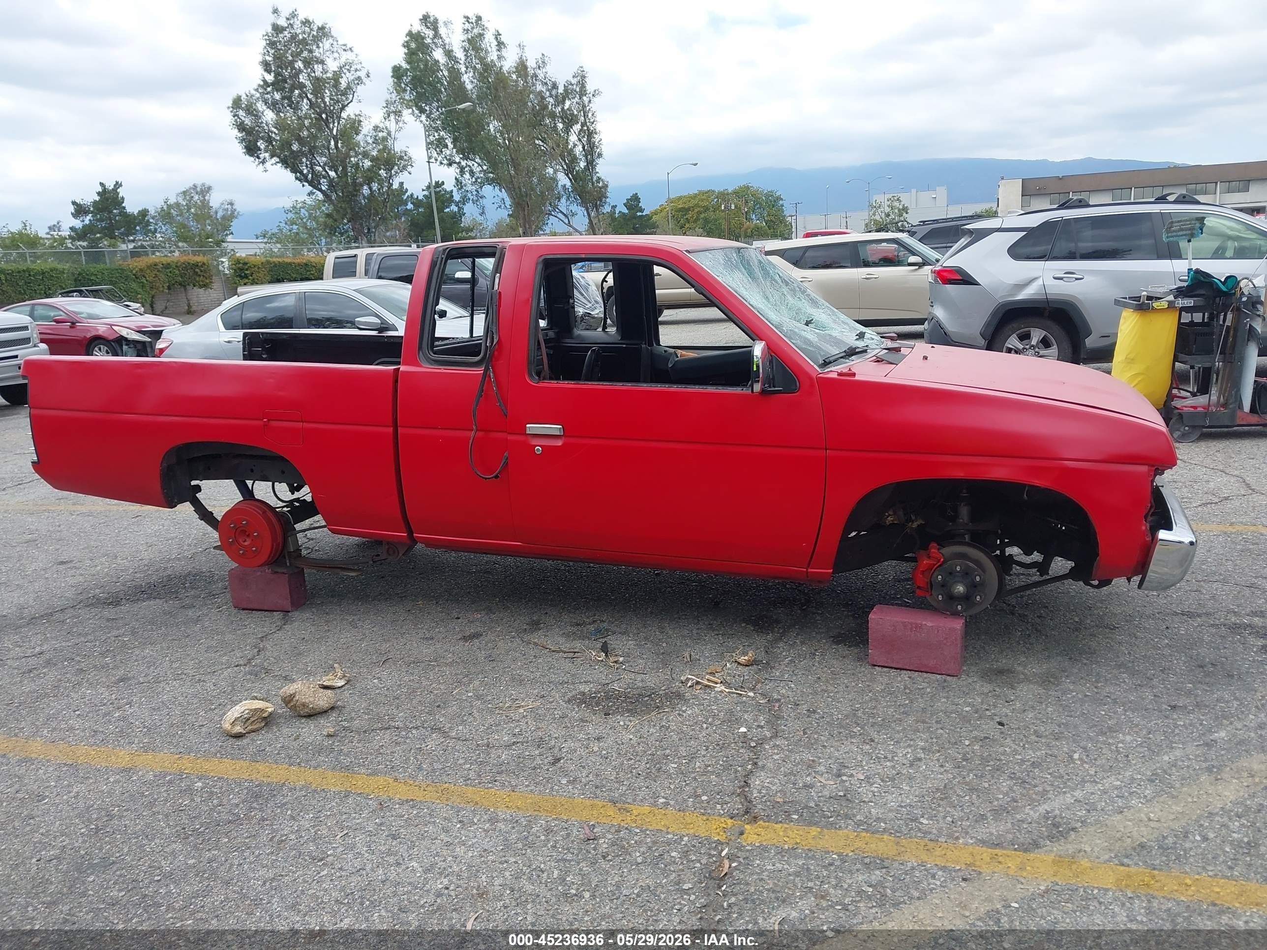 1997 Nissan 4x2 Truck   Red vin: 1N6SD16S7VC340955