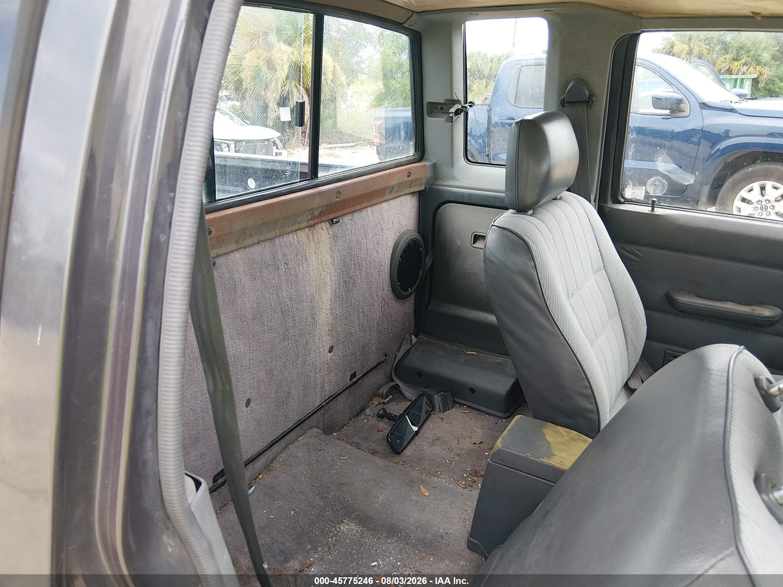 1995 Nissan Truck King Cab Xe Gray vin: 1N6SD16S9SC461045