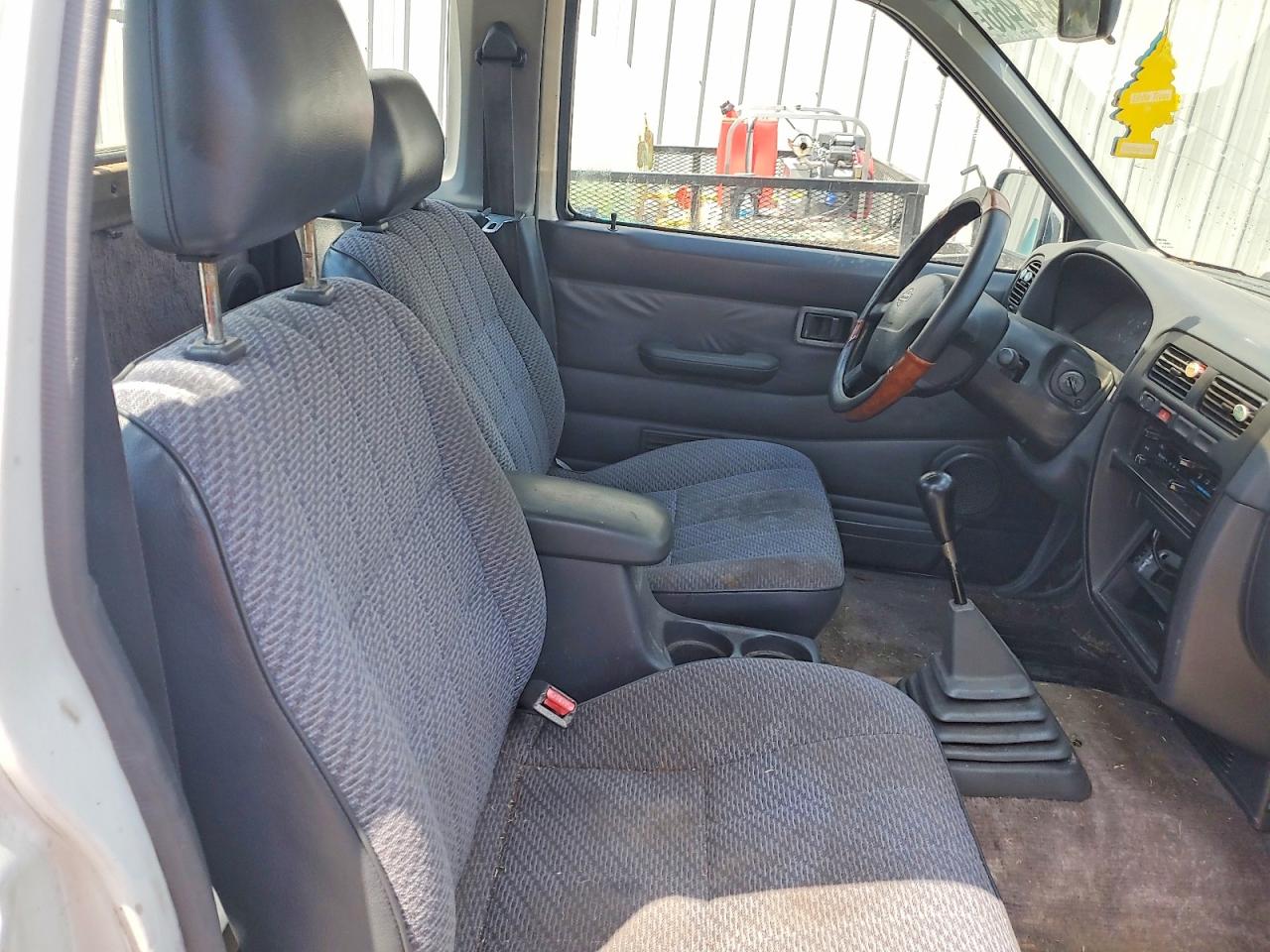 1996 Nissan Truck King Cab Se/king Cab Xe Two Tone vin: 1N6SD16S9TC375171