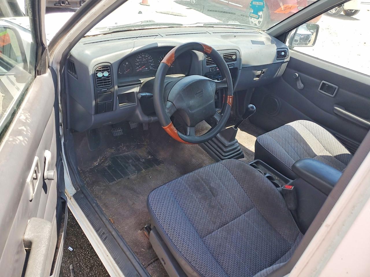 1996 Nissan Truck King Cab Se/king Cab Xe Two Tone vin: 1N6SD16S9TC375171
