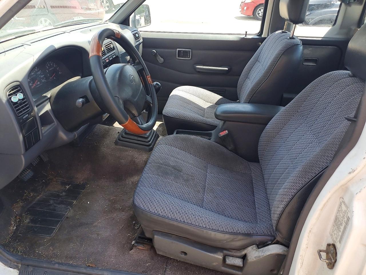 1996 Nissan Truck King Cab Se/king Cab Xe Two Tone vin: 1N6SD16S9TC375171