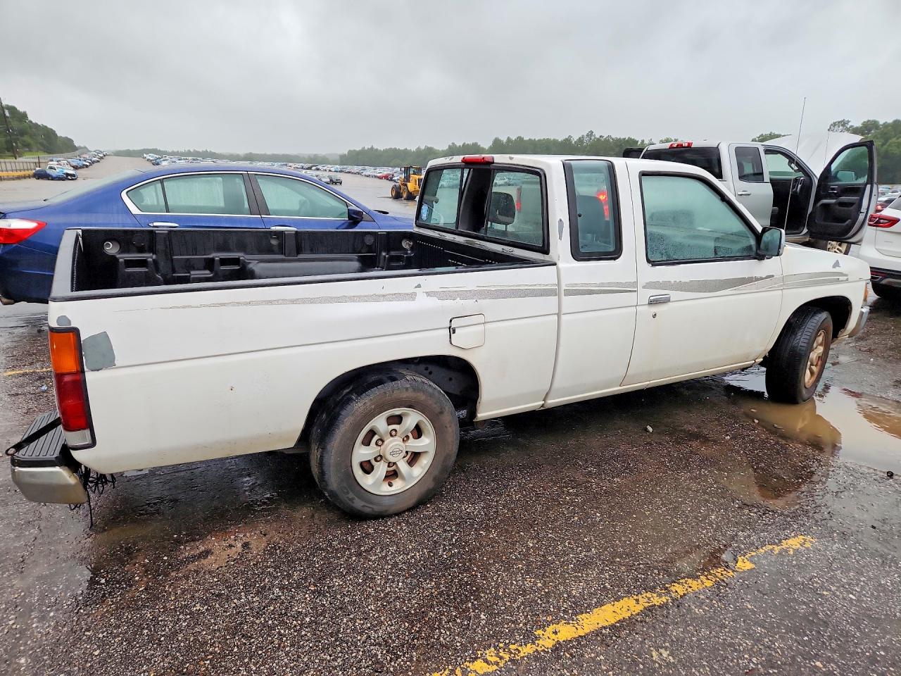 1997 Nissan Truck Xe White vin: 1N6SD16S9VC304166