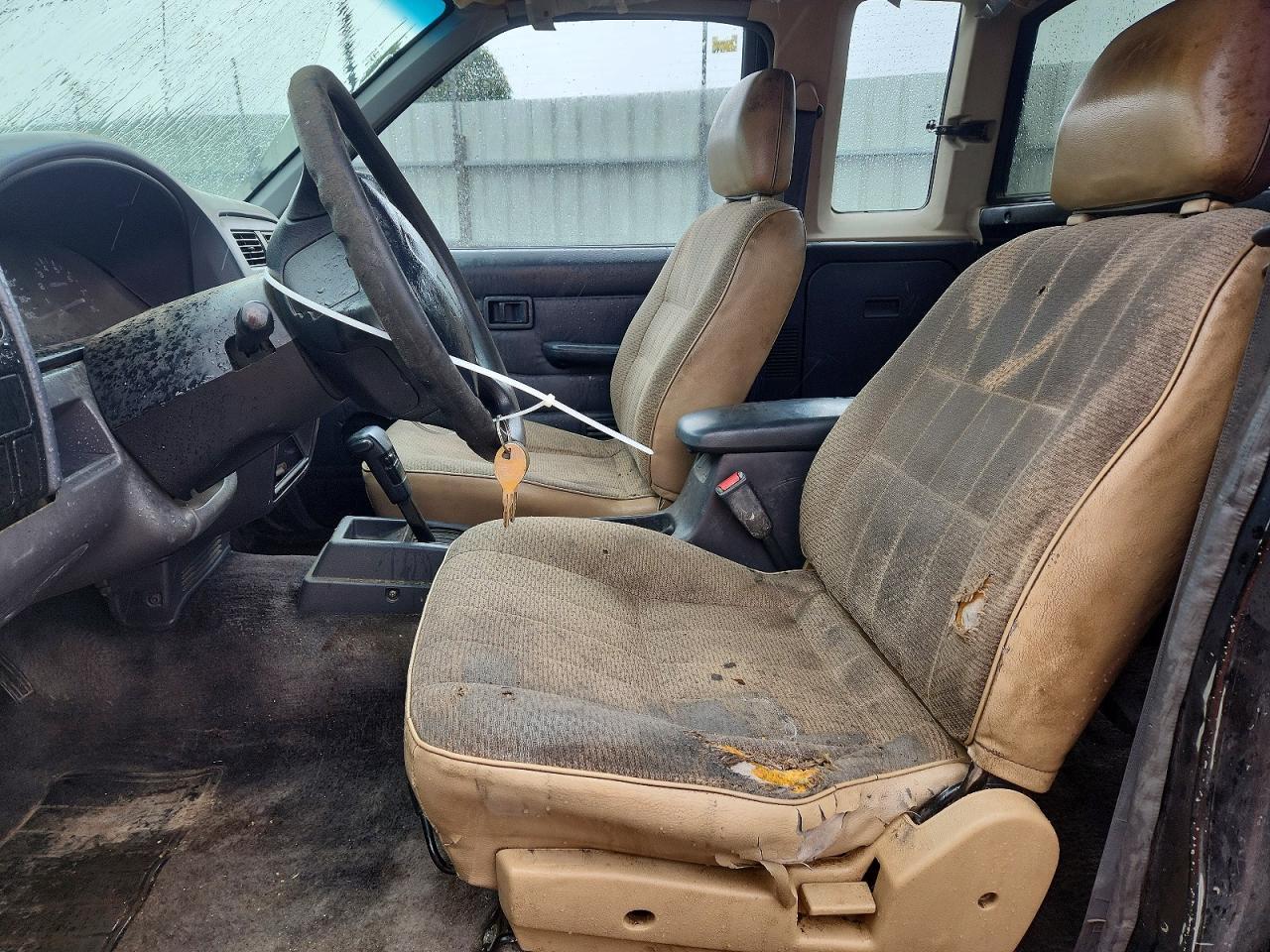 1997 Nissan Truck Xe Red vin: 1N6SD16SXVC373626