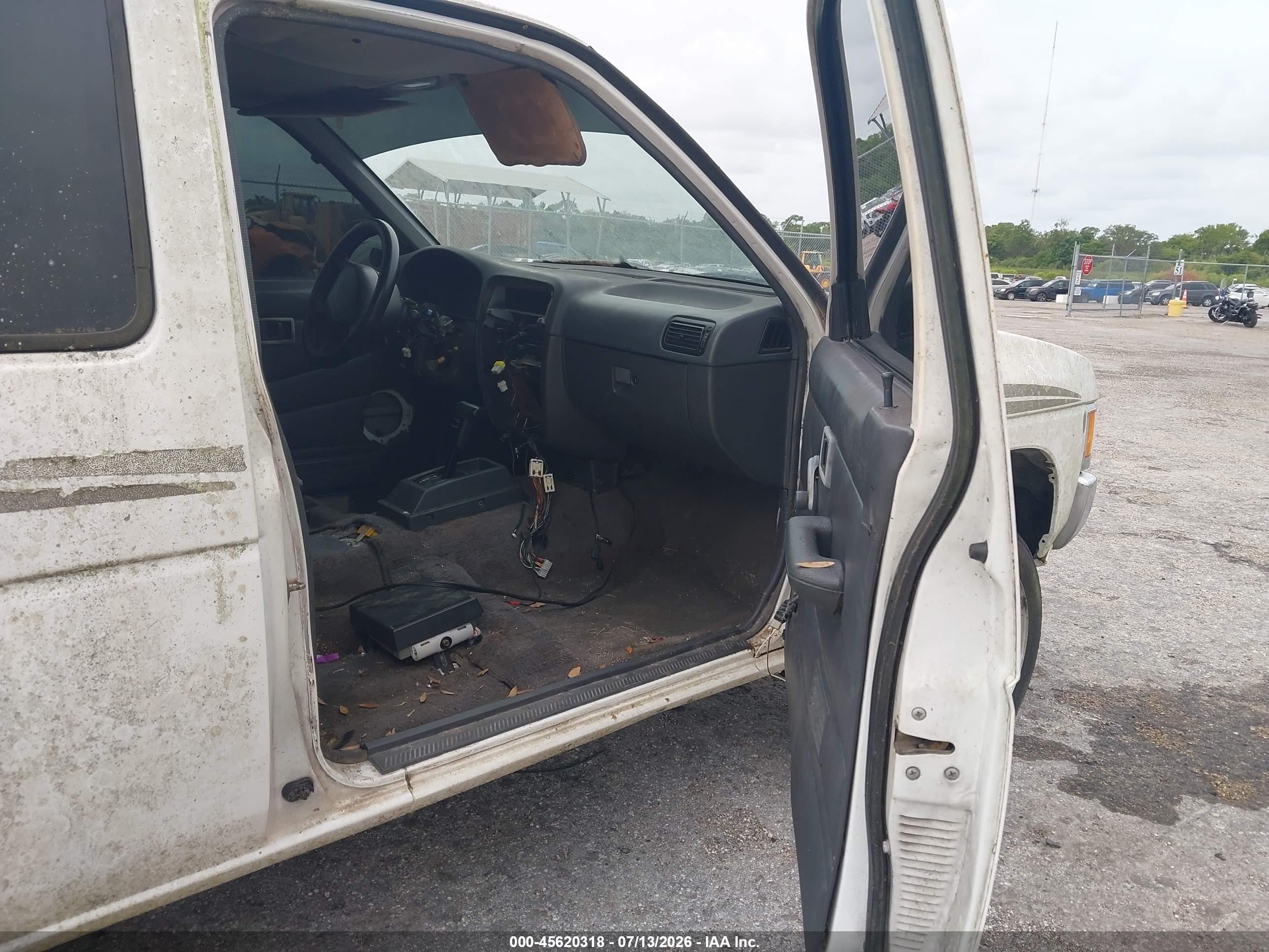 1997 Nissan 4x2 Truck Se/xe White vin: 1N6SD16SXVC374520