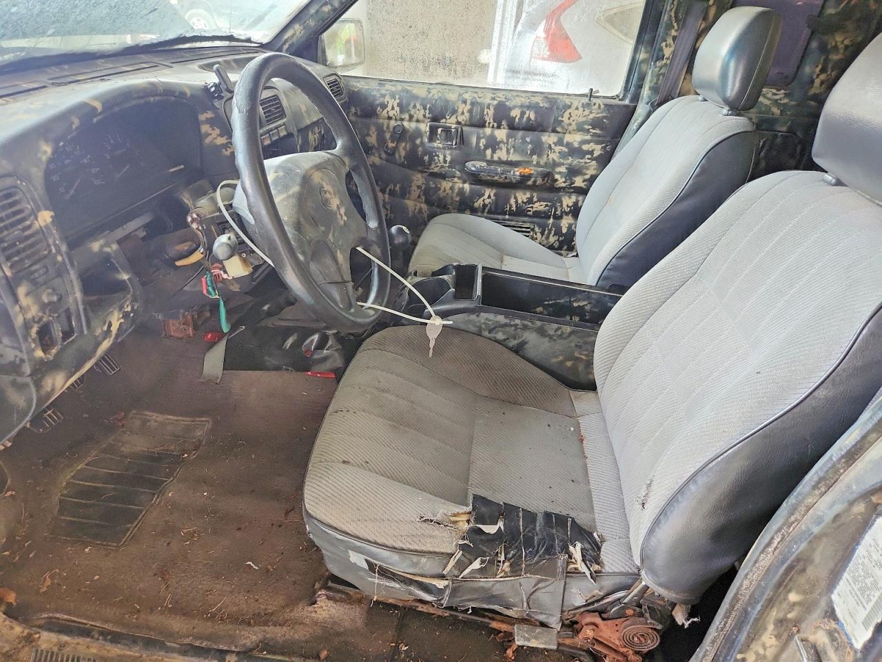 1995 Nissan Truck Xe Black vin: 1N6SD16Y3SC338989