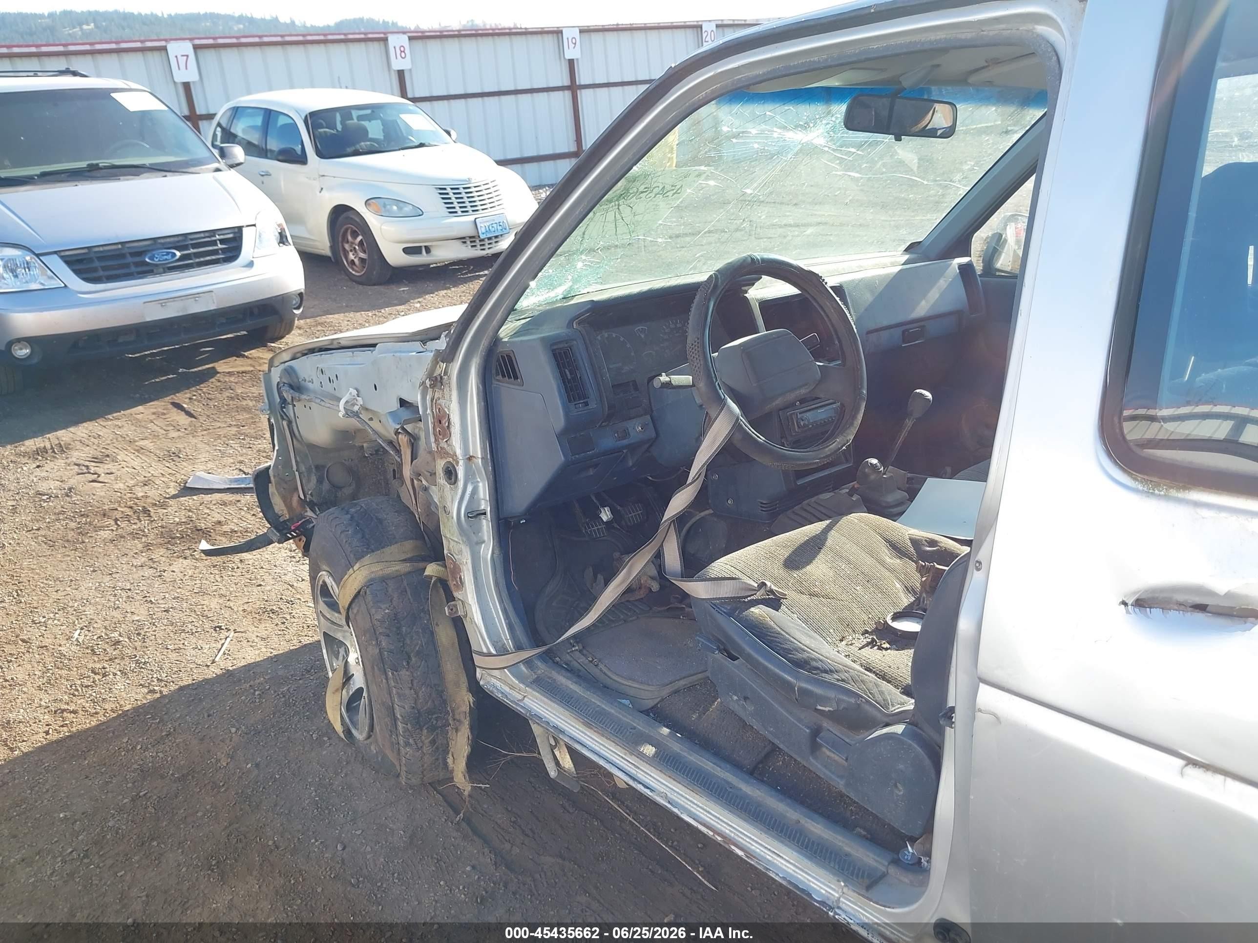 1993 Nissan Truck King Cab Silver vin: 1N6SD16Y6PC306836