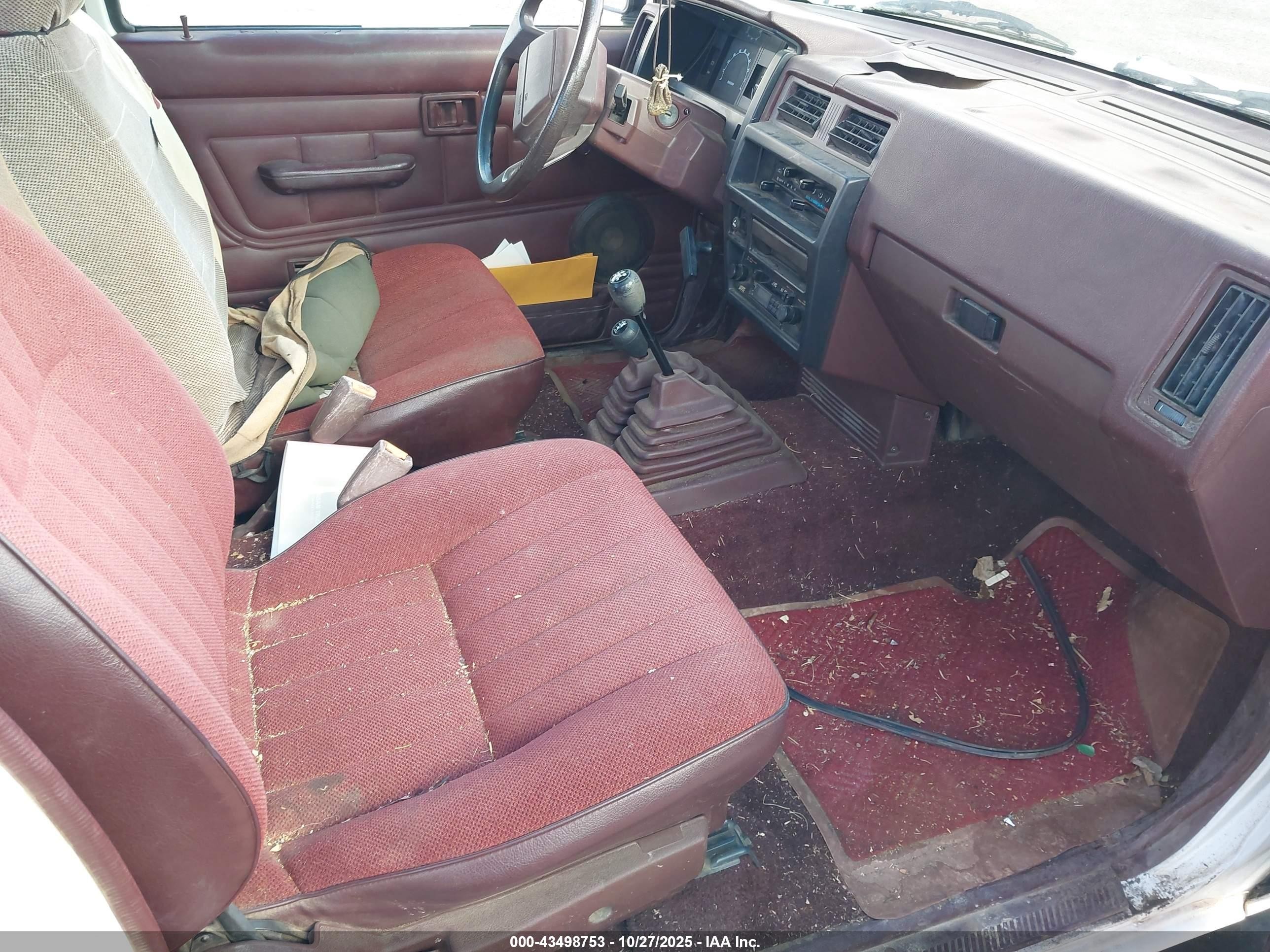 1990 Nissan D21 King Cab White vin: 1N6SD16YXLC342071