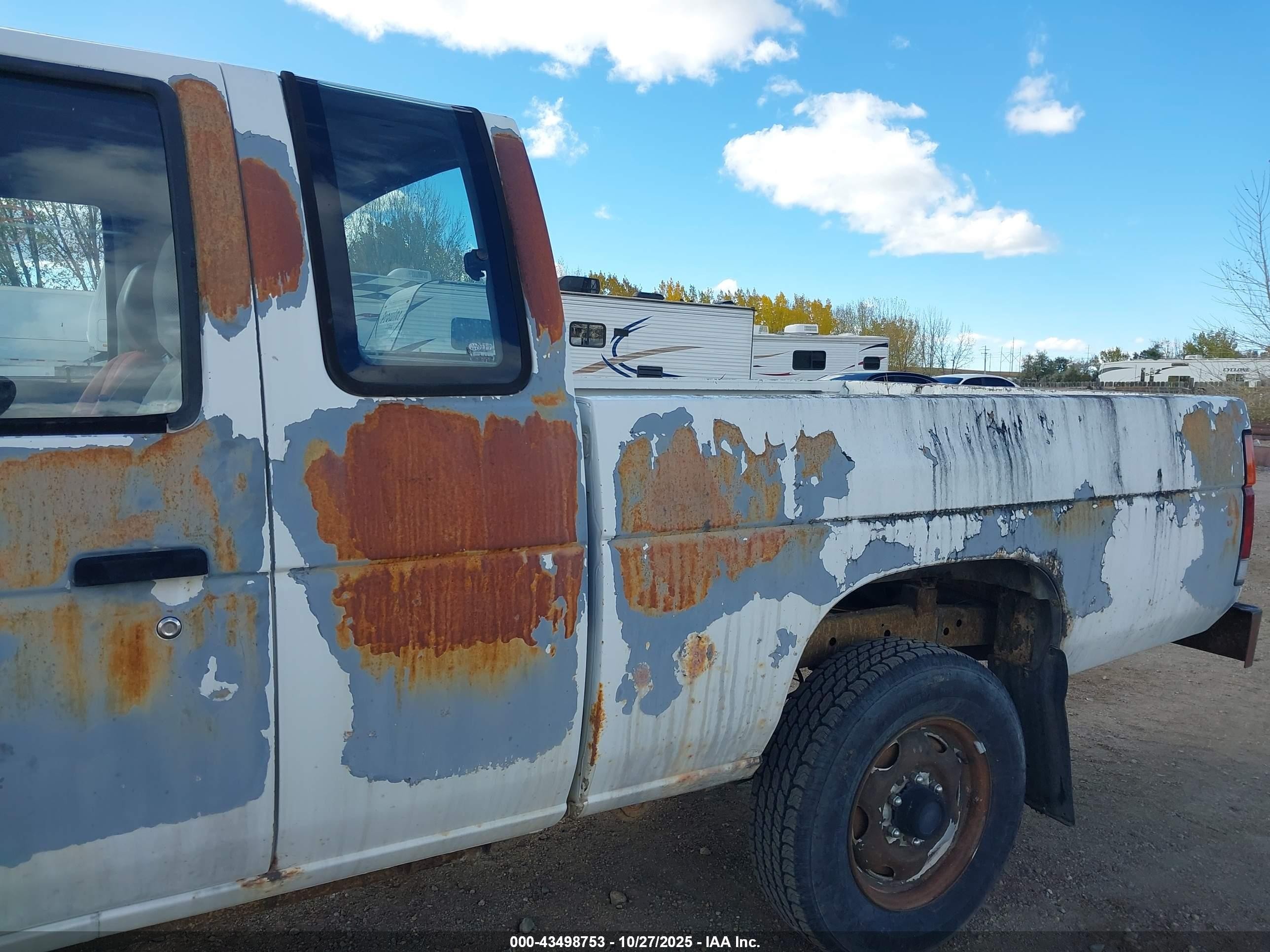 1990 Nissan D21 King Cab White vin: 1N6SD16YXLC342071