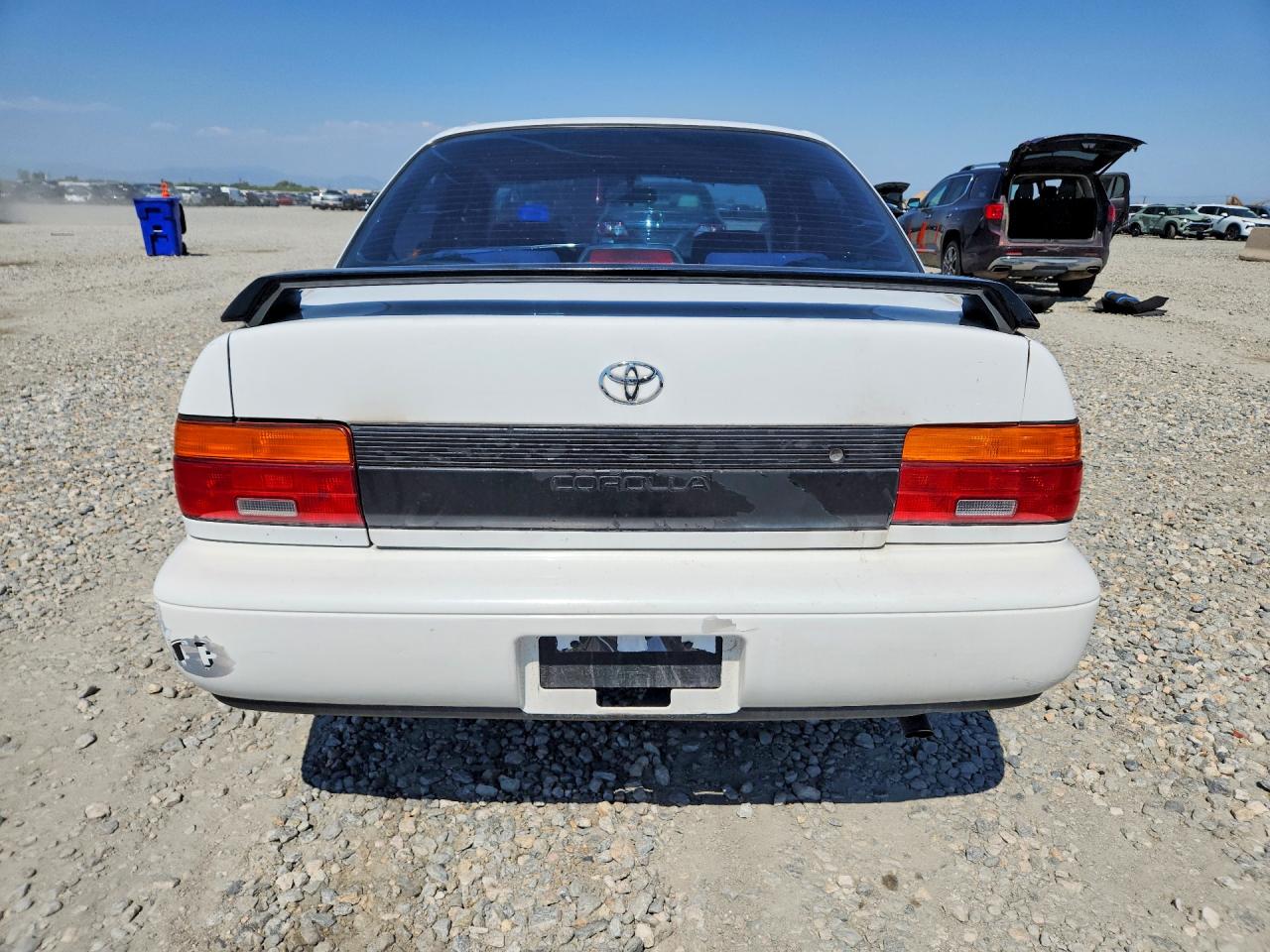 1995 Toyota Corolla Dx White vin: 1NXAE09B4SZ242114