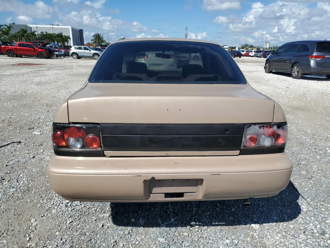 1993 Toyota Corolla Le Gold vin: 1NXAE09E3PZ101522