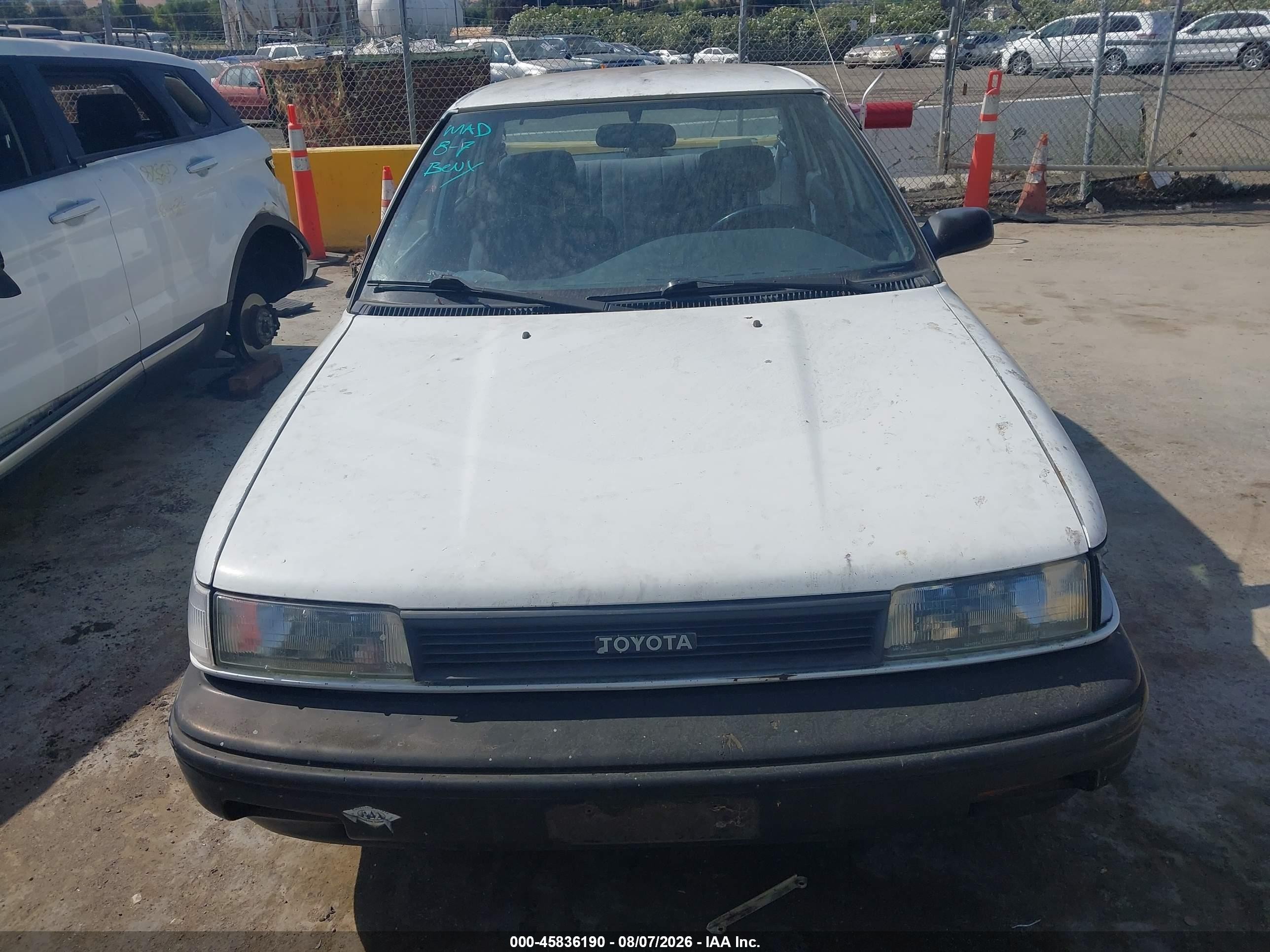 1990 Toyota Corolla Dlx White vin: 1NXAE94A1LZ157641
