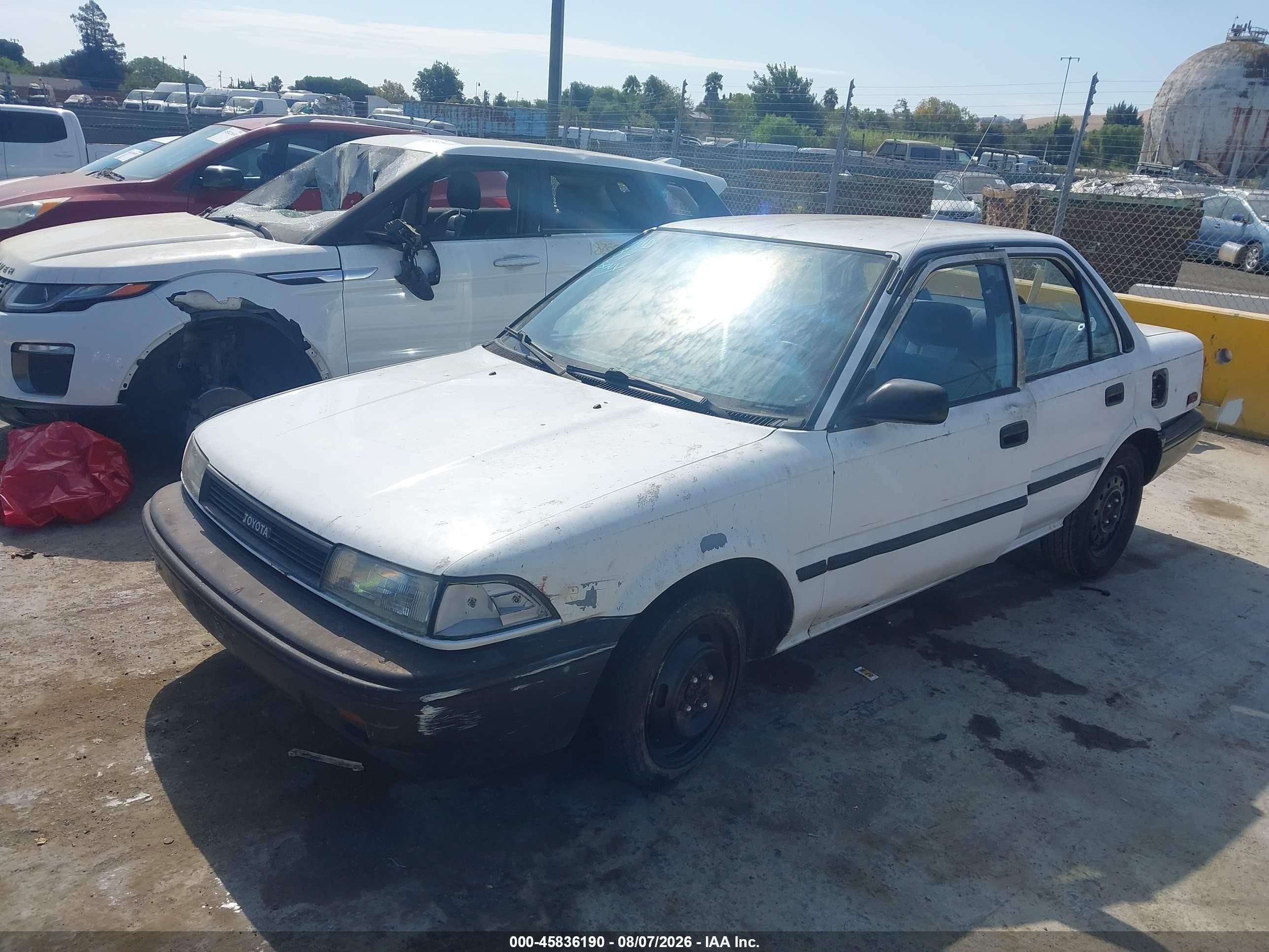 1990 Toyota Corolla Dlx White vin: 1NXAE94A1LZ157641
