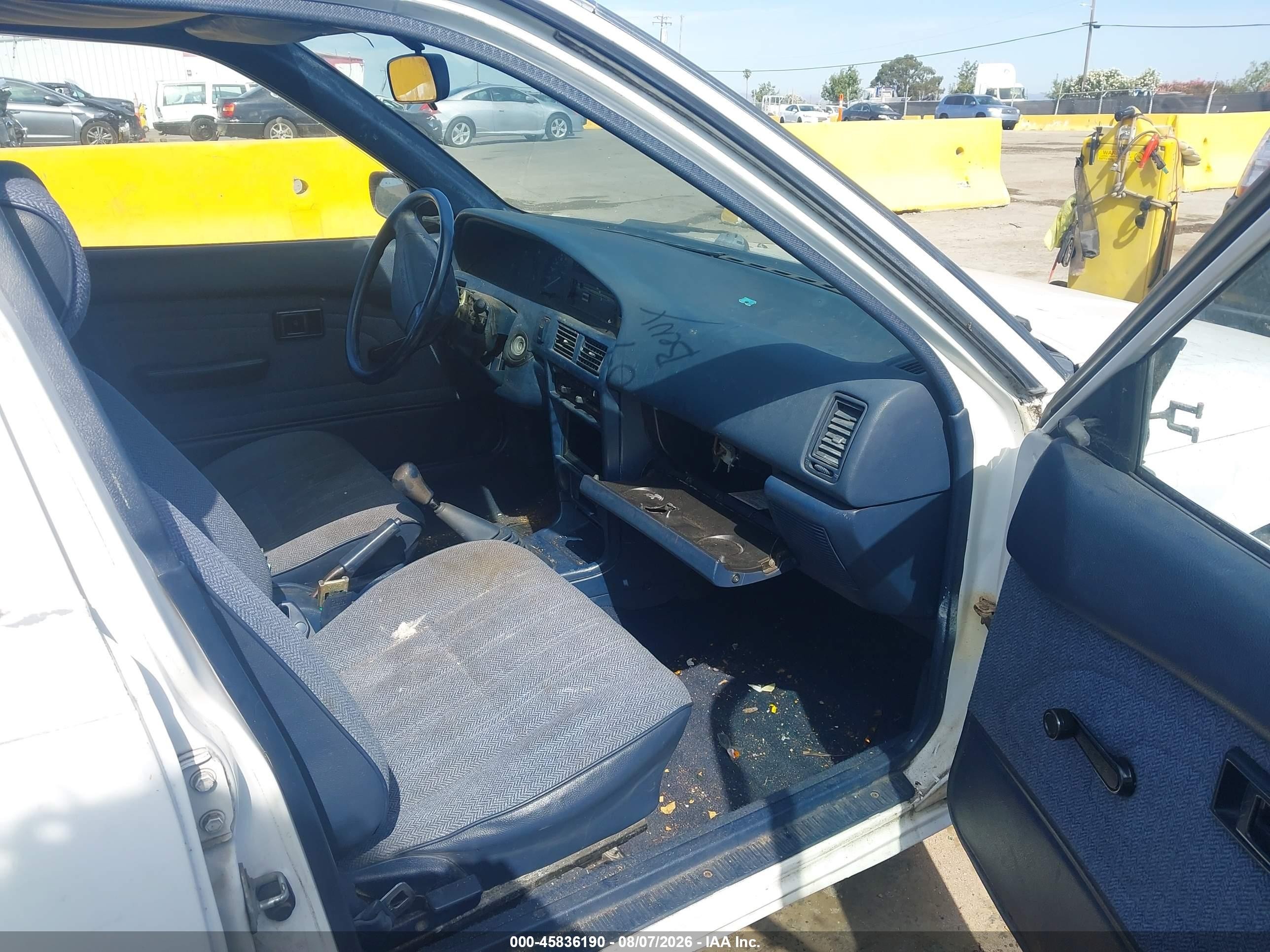 1990 Toyota Corolla Dlx White vin: 1NXAE94A1LZ157641