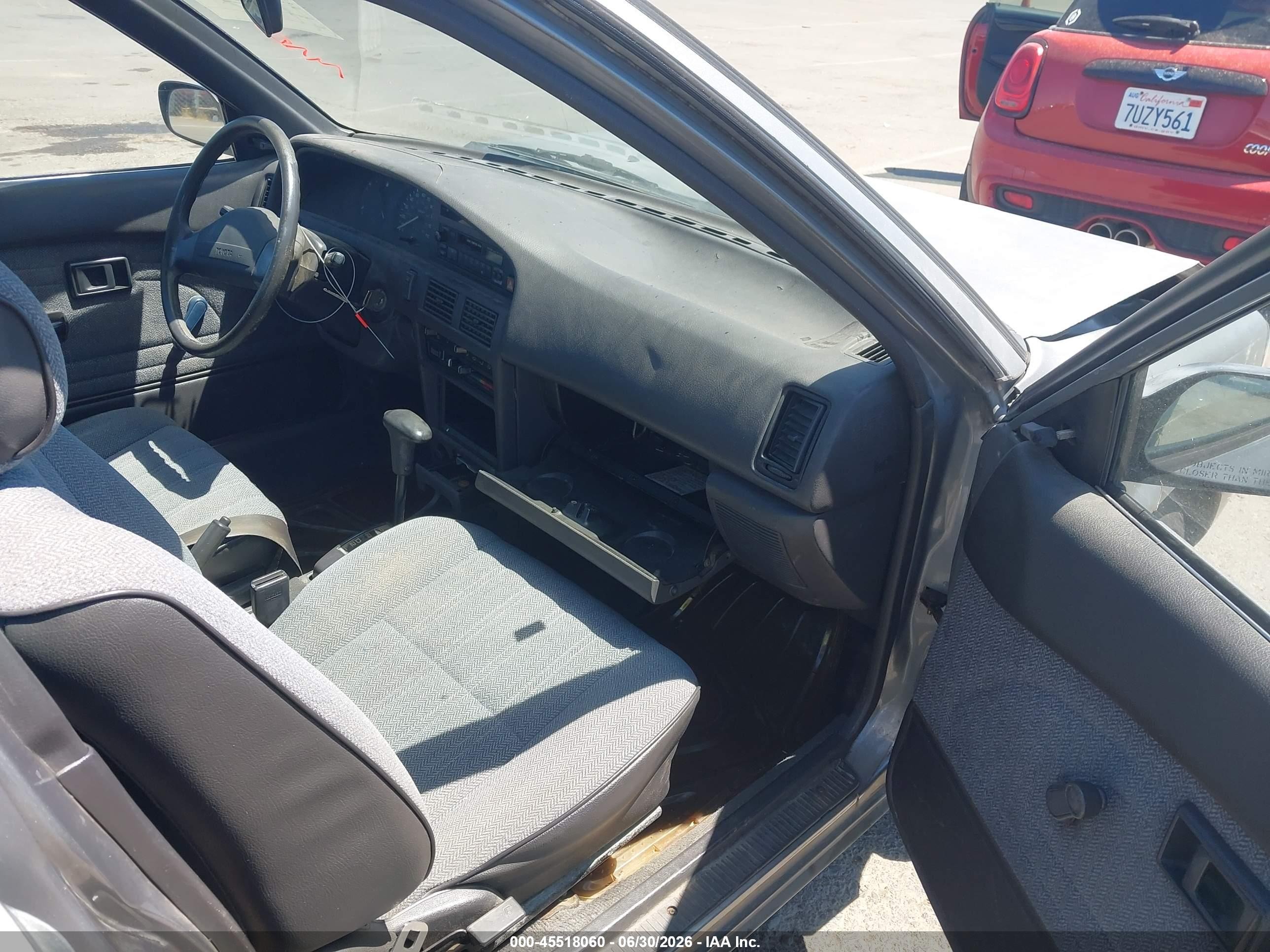 1990 Toyota Corolla Dlx Silver vin: 1NXAE94A6LZ160938