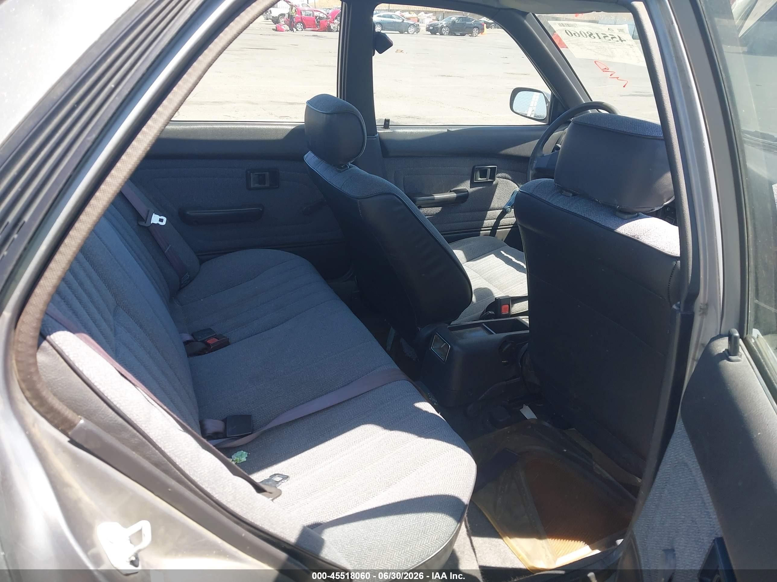 1990 Toyota Corolla Dlx Silver vin: 1NXAE94A6LZ160938