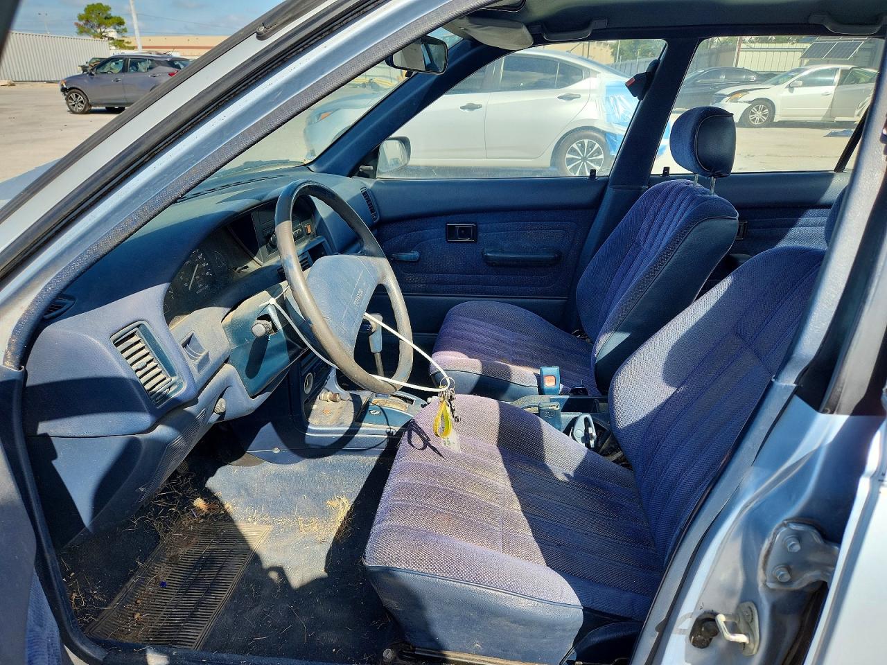 1992 Toyota Corolla Deluxe Blue vin: 1NXAE94A6NZ378543