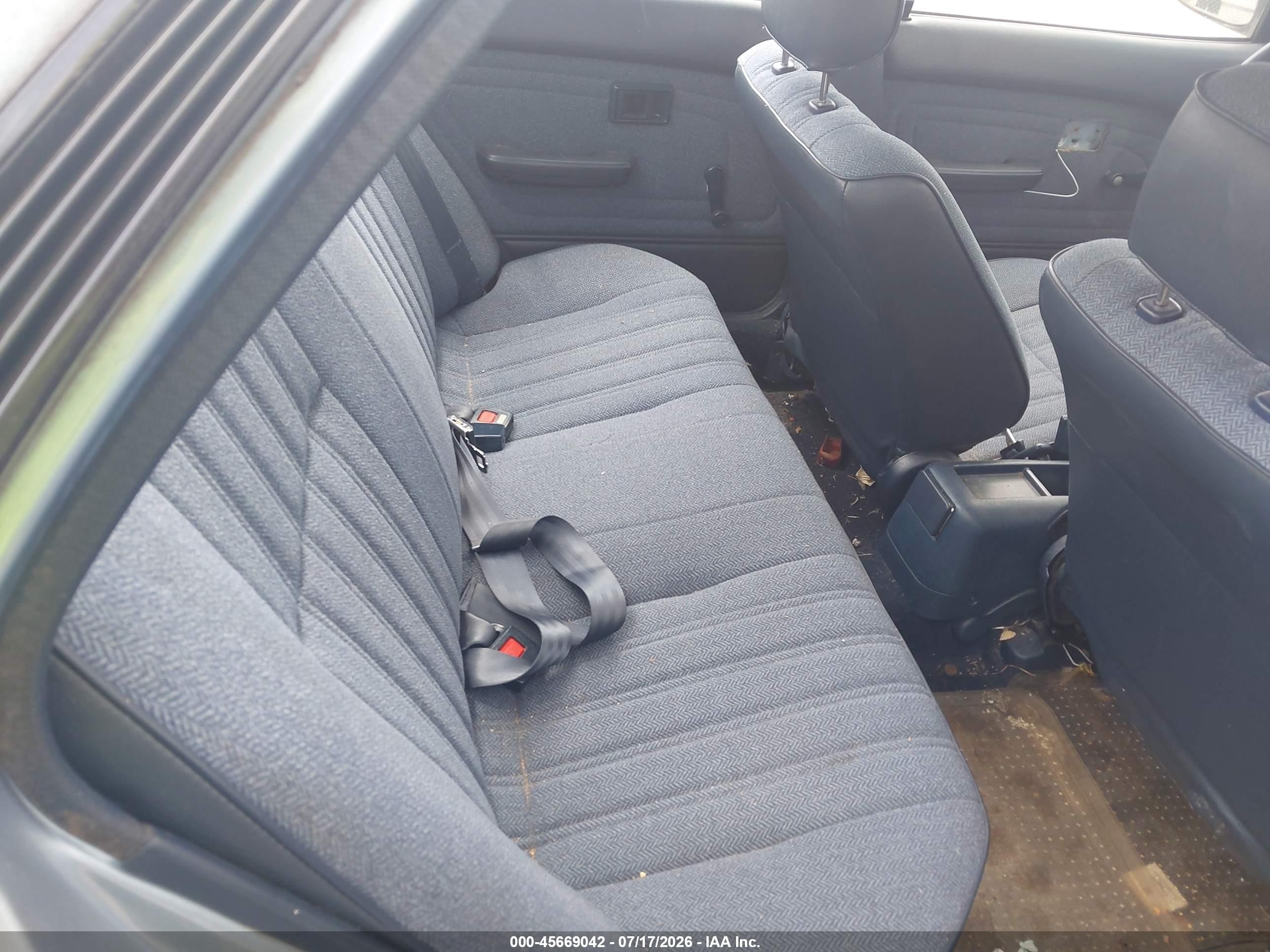 1990 Toyota Corolla Dlx Gray vin: 1NXAE94A7LZ153559