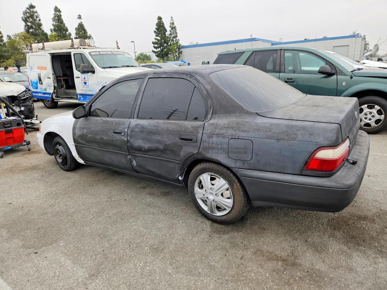 1997 Toyota Corolla Base Two Tone vin: 1NXBA02E1VZ561978