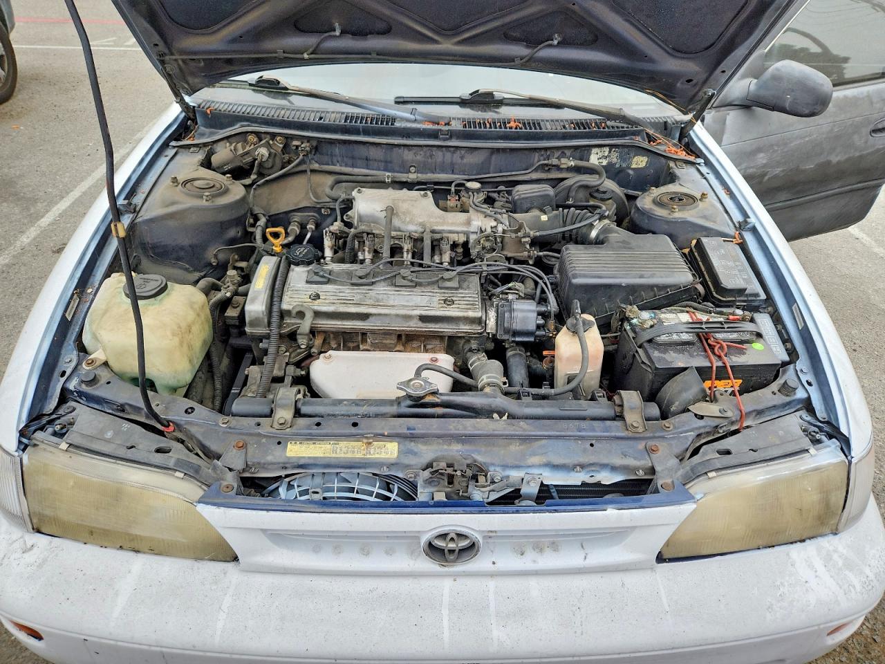 1997 Toyota Corolla Base Two Tone vin: 1NXBA02E1VZ561978