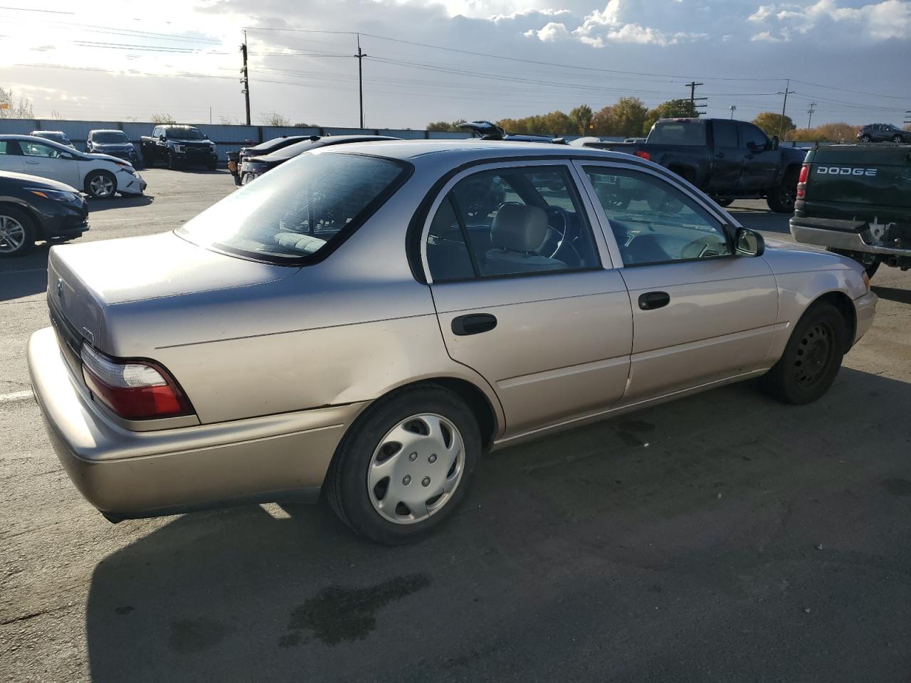 1997 Toyota Corolla Base Серебряный vin: 1NXBA02E1VZ615974