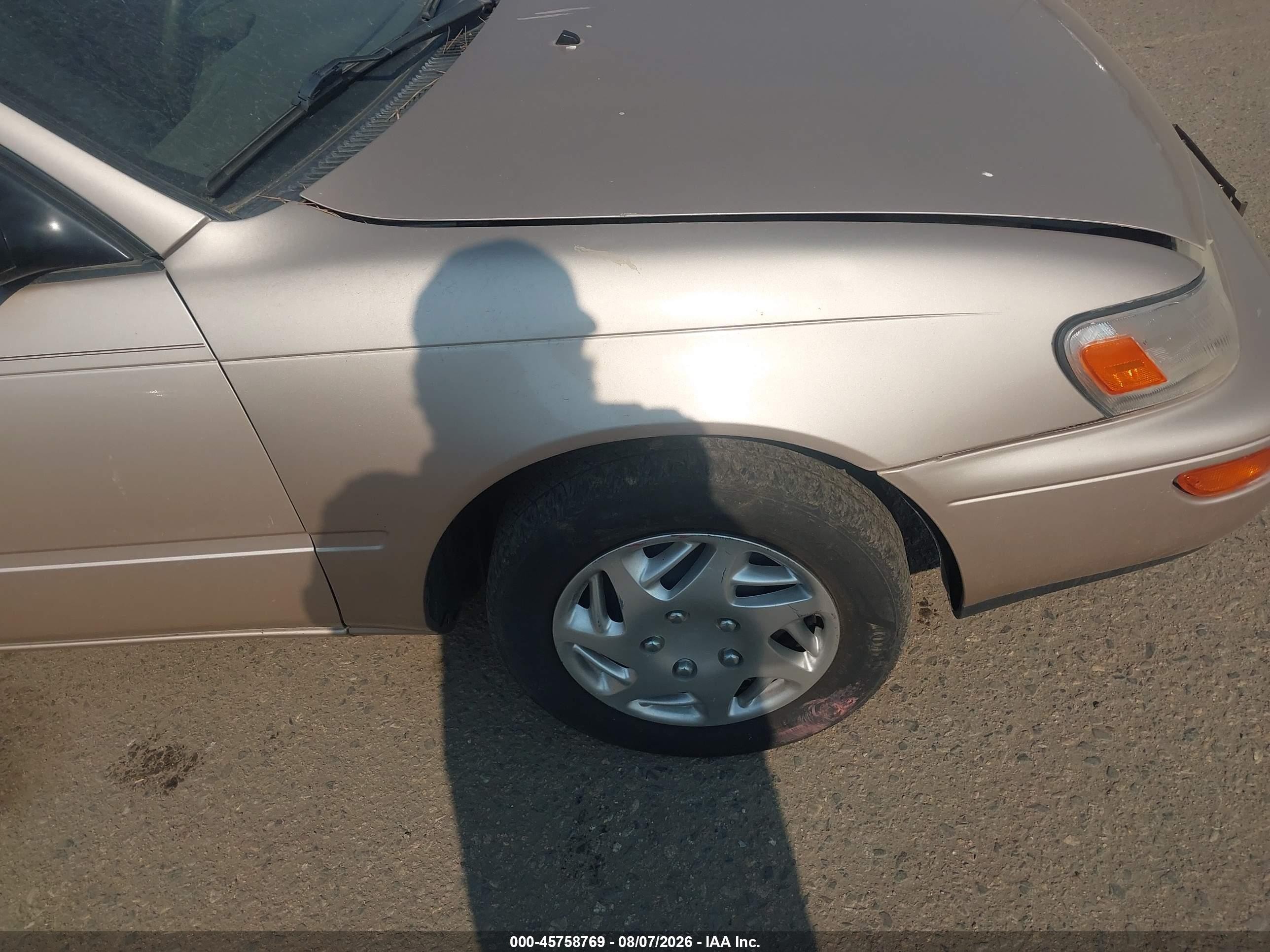1996 Toyota Corolla   Gold vin: 1NXBA02E3TZ412162