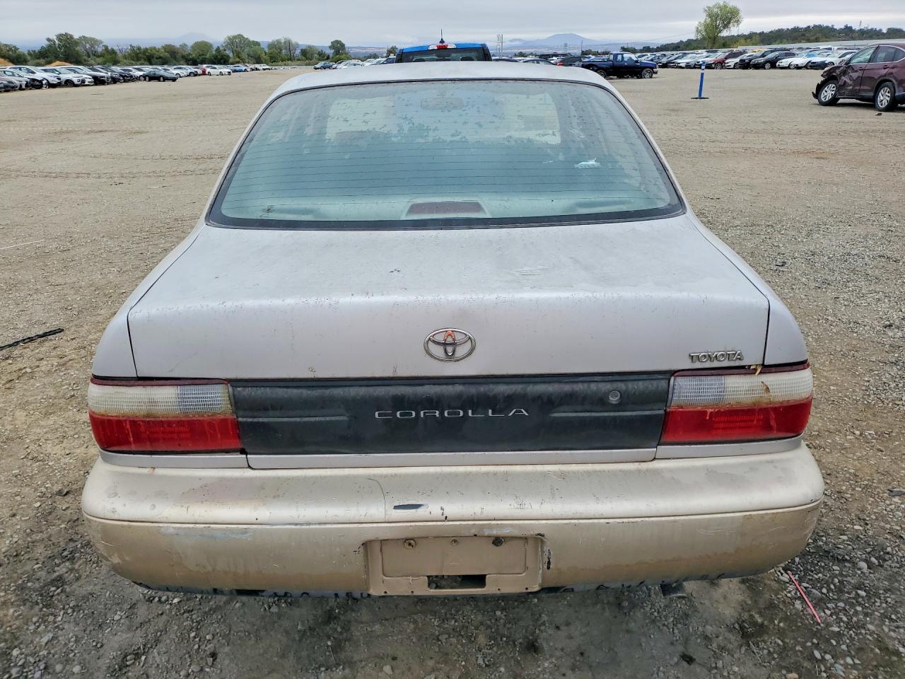 1997 Toyota Corolla Base Beige vin: 1NXBA02E4VZ647477