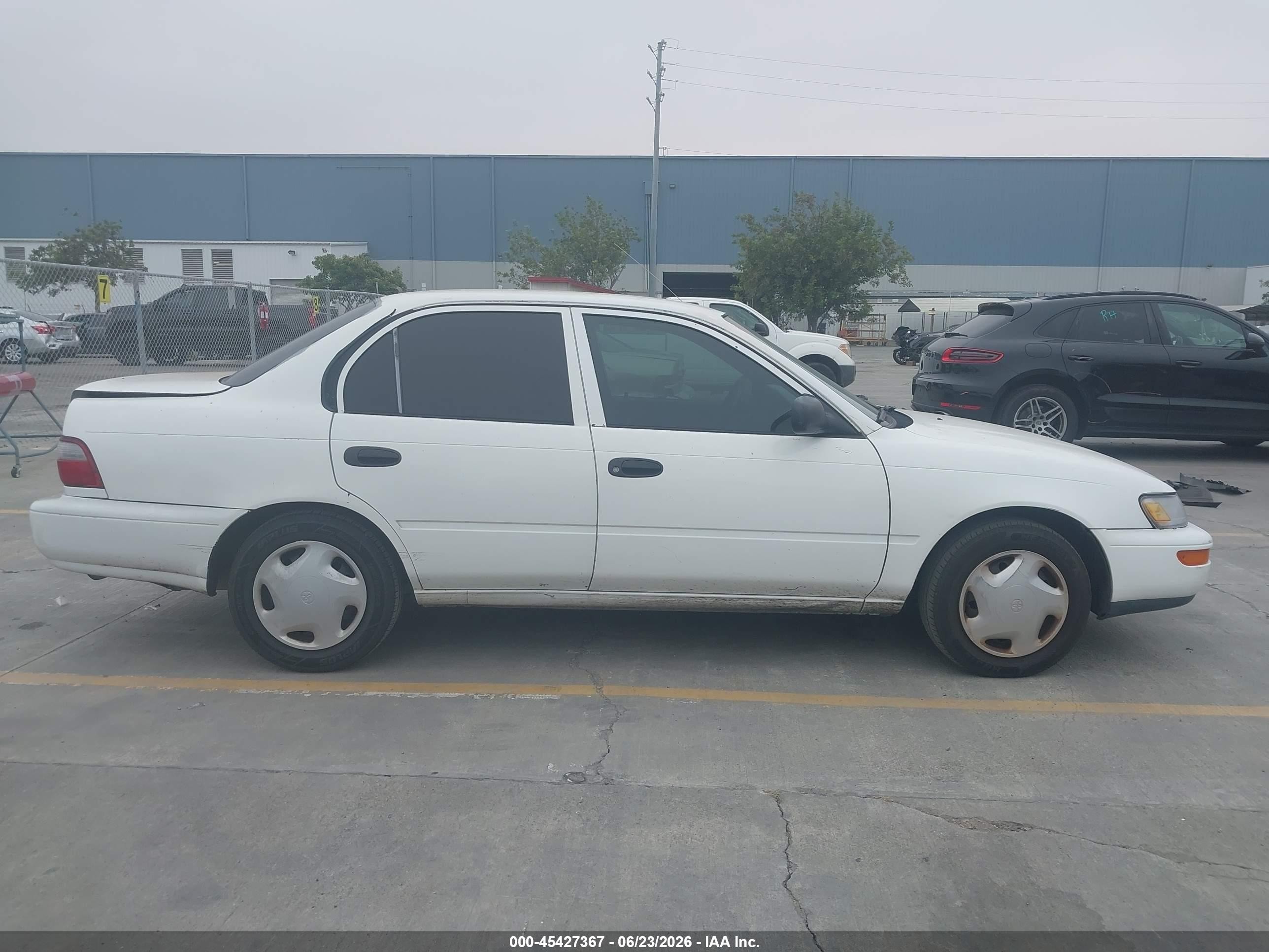 1997 Toyota Corolla Ce White vin: 1NXBA02E6VZ574533