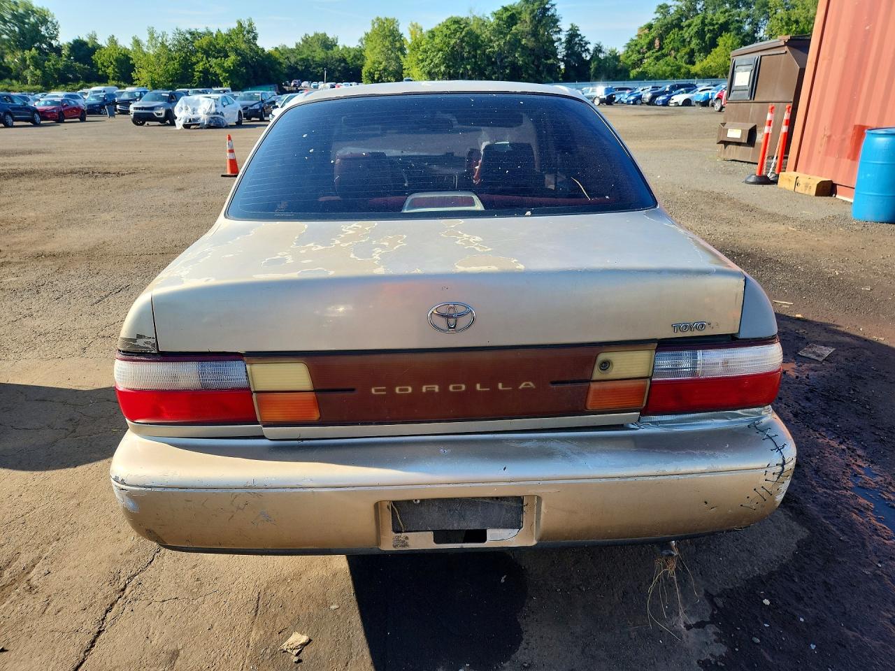 1997 Toyota Corolla Base Желто-коричневый vin: 1NXBA02E7VZ558258