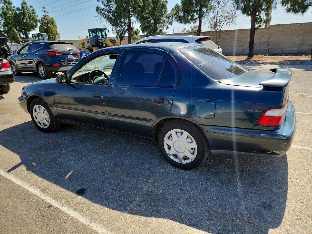 1997 Toyota Corolla Base Зеленый vin: 1NXBA02E8VZ621027