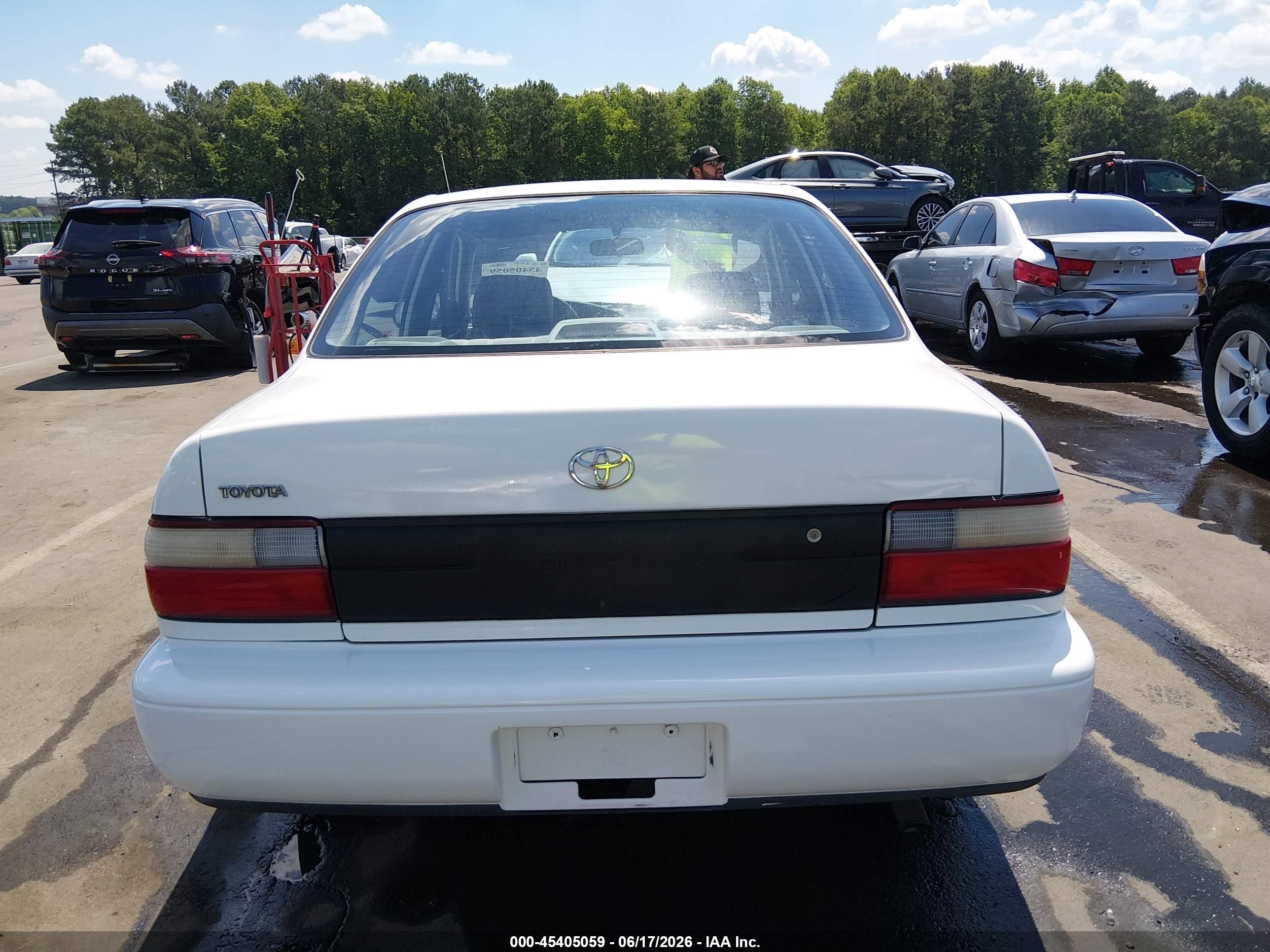 1997 Toyota Corolla Ce White vin: 1NXBA02E9VZ661617