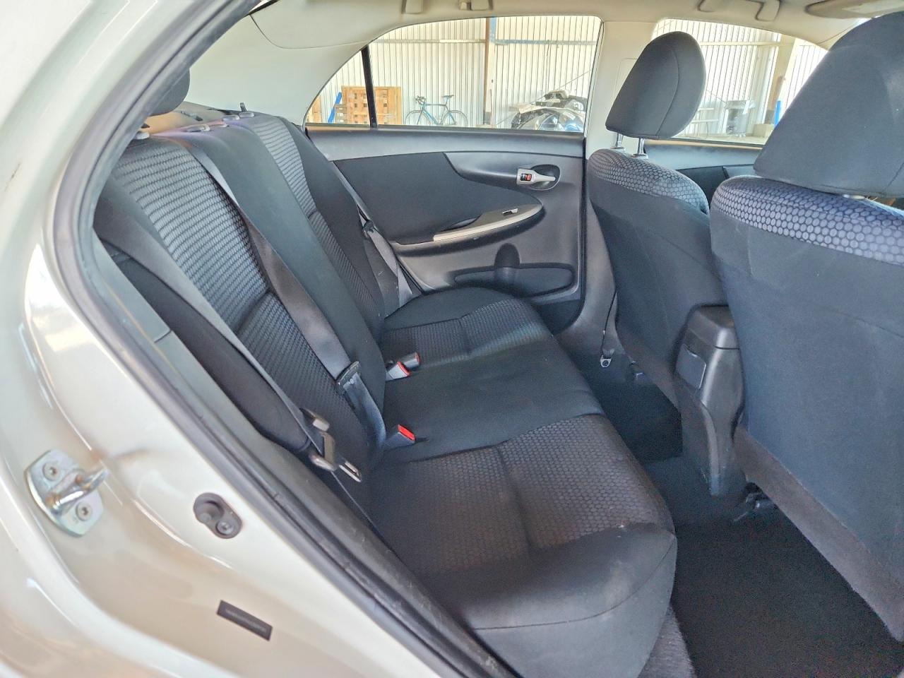 2010 Toyota Corolla White vin: 1NXBE4EE9AZ329131