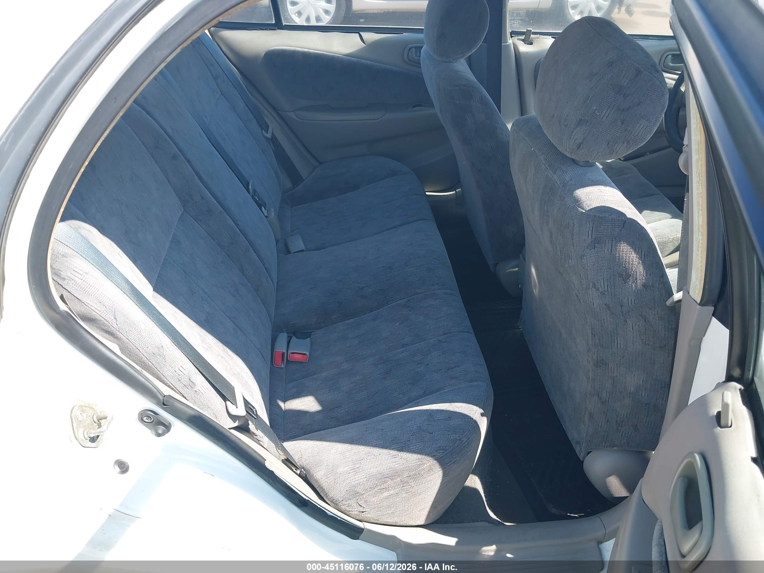1998 Toyota Corolla Le White vin: 1NXBR12E2WZ065717