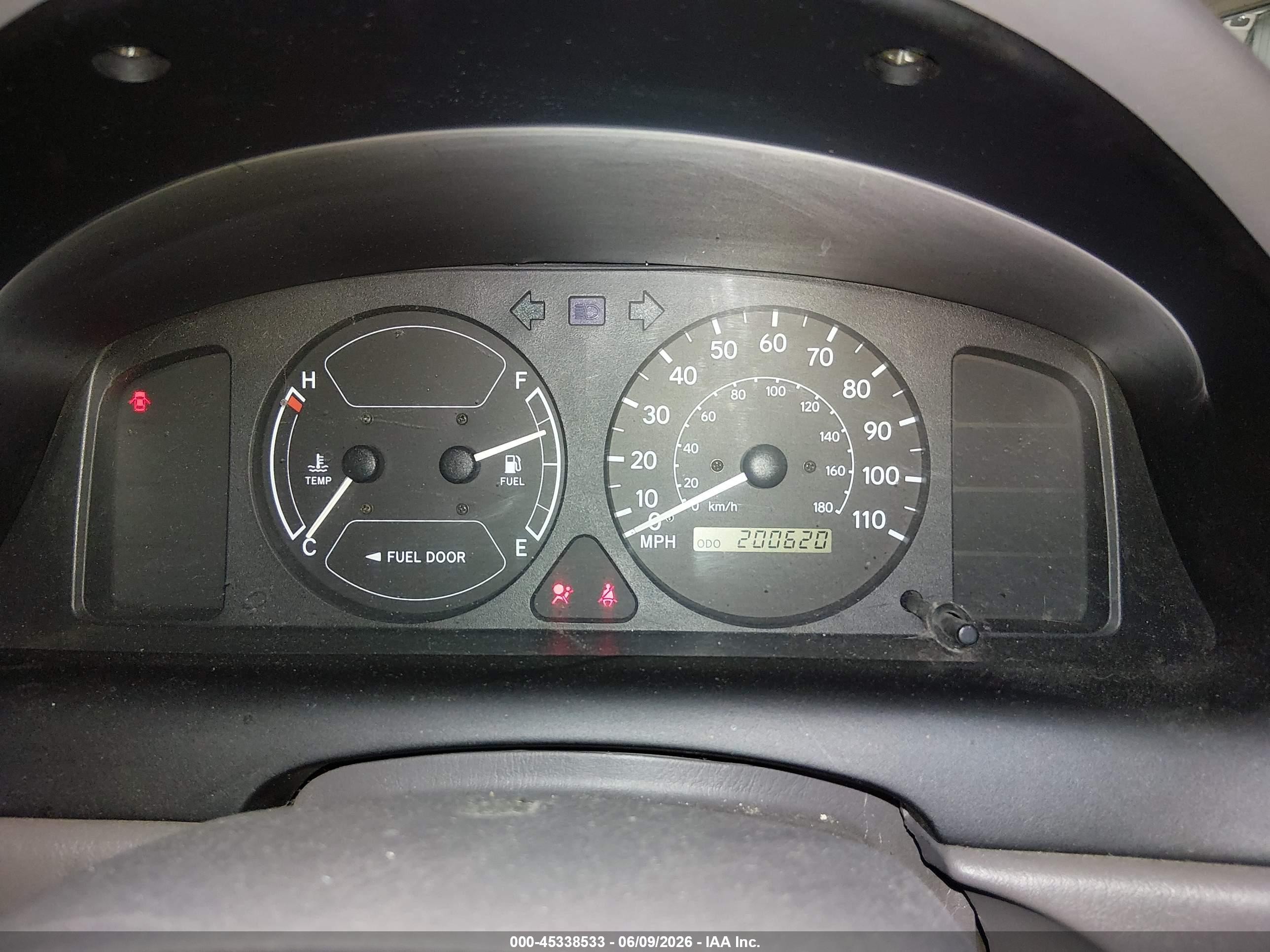 1999 Toyota Corolla Ce Silver vin: 1NXBR12E2XZ147173