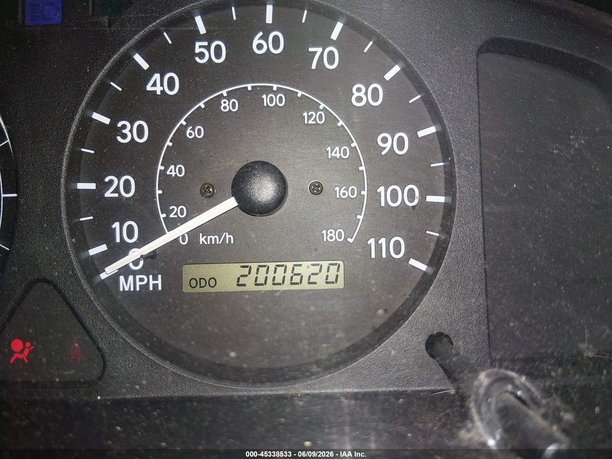 1999 Toyota Corolla Ce Silver vin: 1NXBR12E2XZ147173